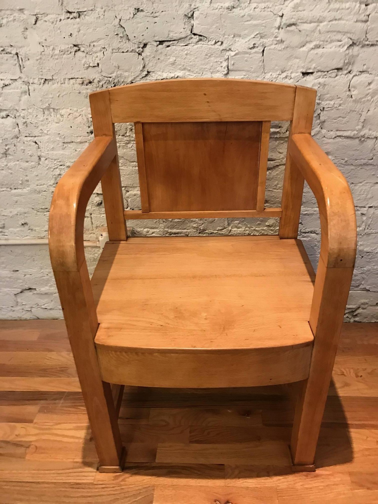 An early 20th century Austrian Viennese Secession maple armchair.
Fantastic bold modern profile.