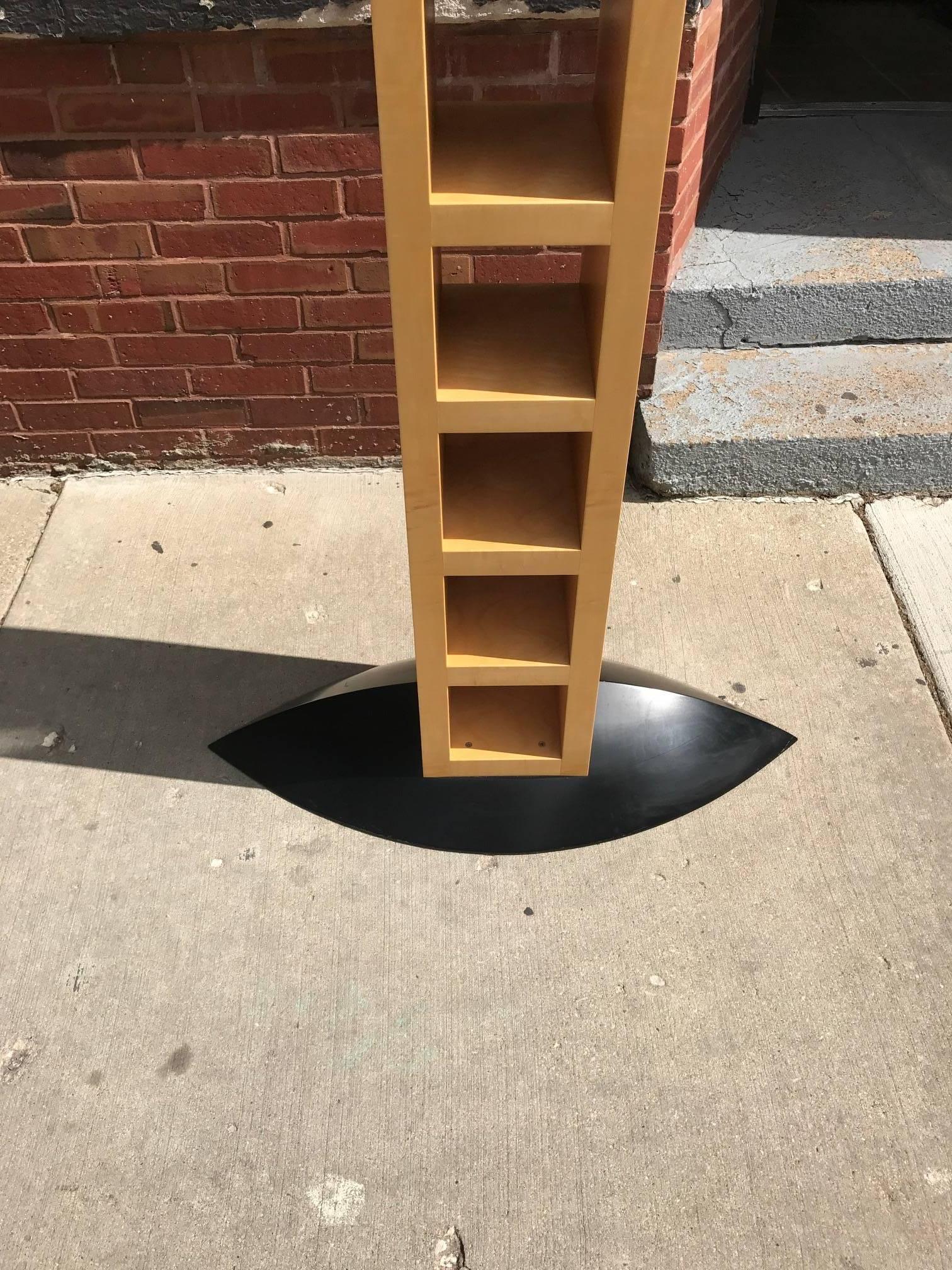 Memphis Style Bookcase Sculptural Etagere  In Good Condition In Chicago, IL