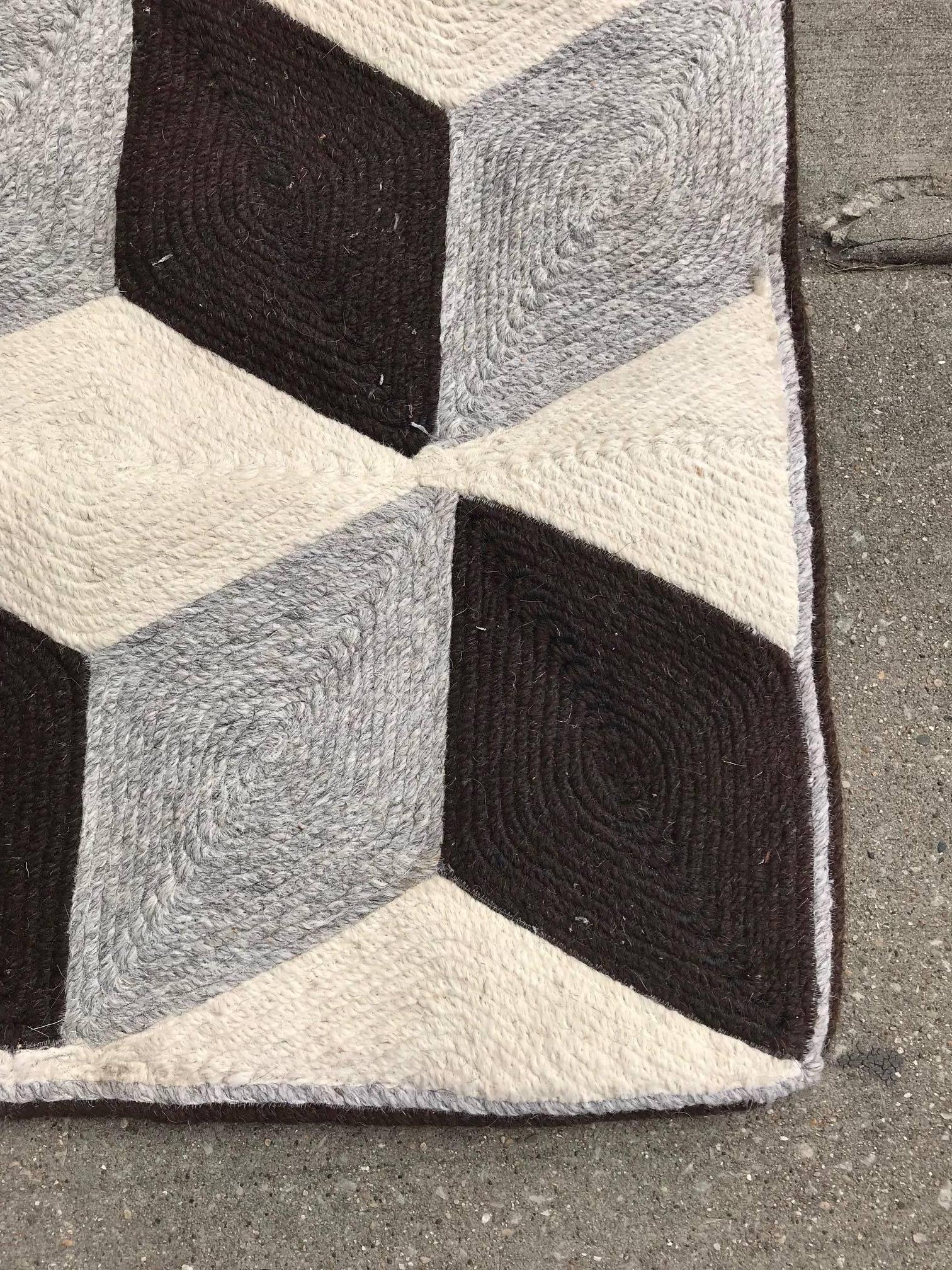 Graphic Tumbling Blocks Woven Jute Wall Hanging or Flat Weave Rug In Good Condition In Chicago, IL