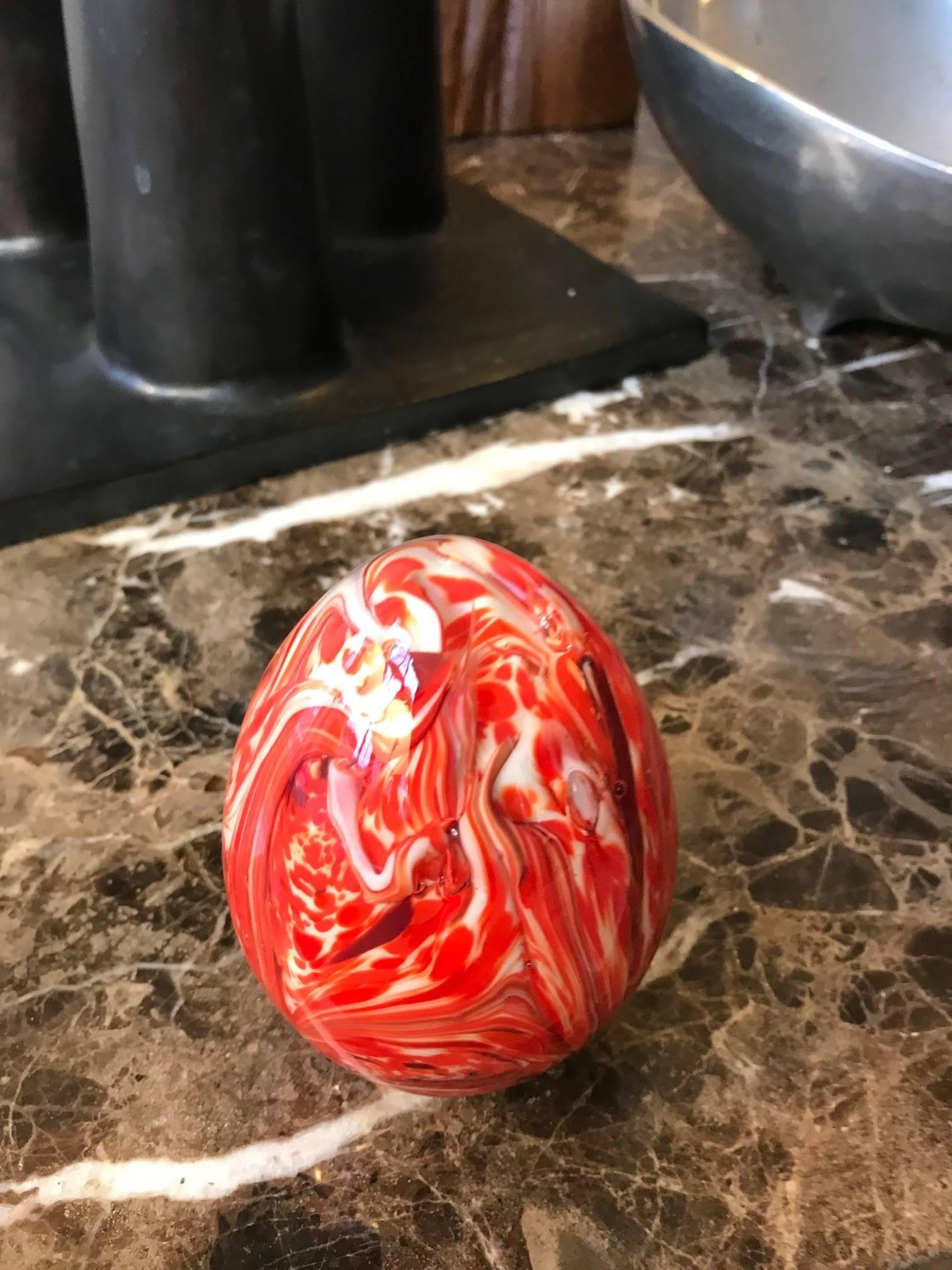 Large Egg Shaped Murano Art Glass Swirl Paperweight In Good Condition In Chicago, IL