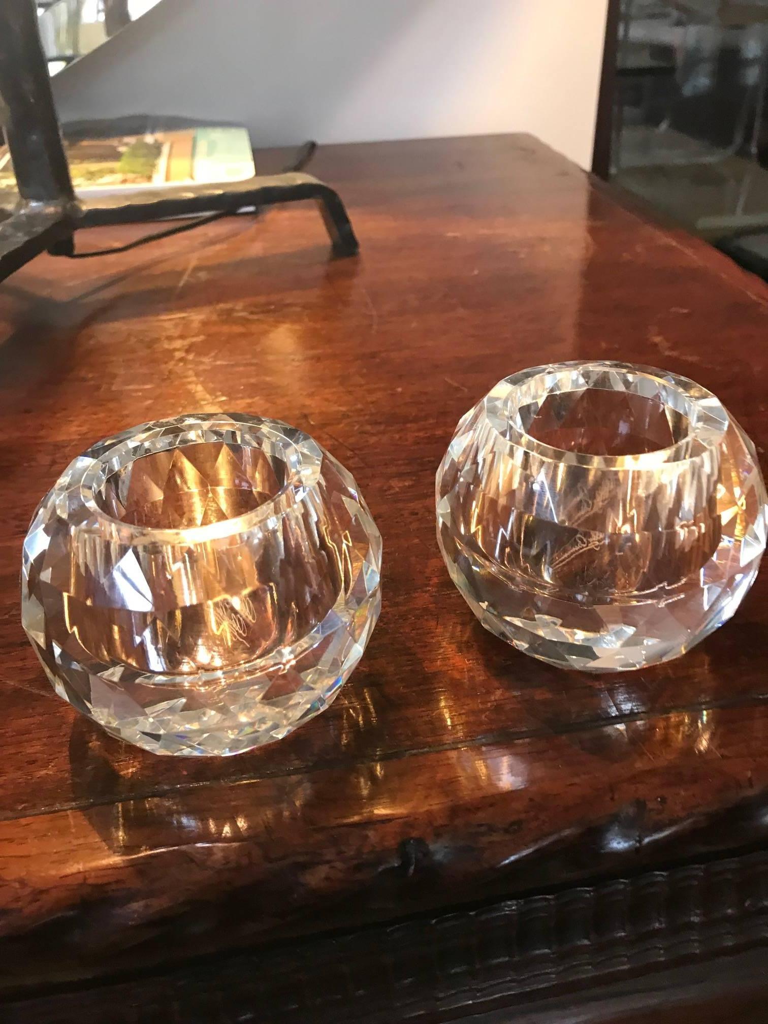 A pair of elegant Oleg Cassini midcentury faceted brilliant crystal glass votives.
Fantastic decorative tabletop objects.