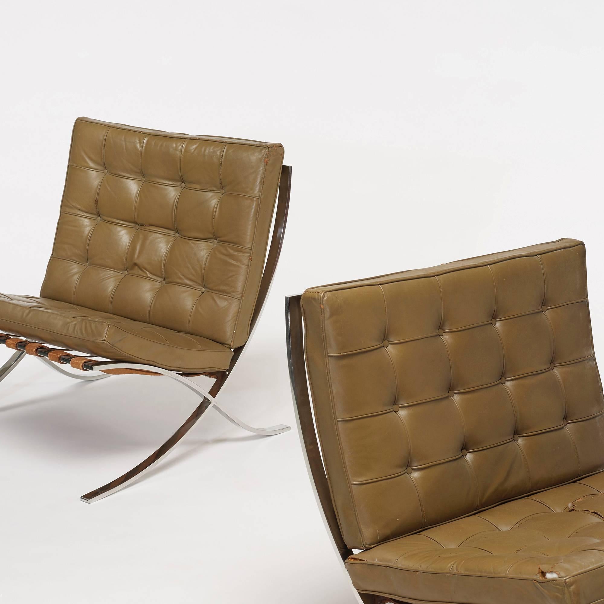 Barcelona Chairs, Pair by Ludwig Mies van der Rohe for Gerald R. Griffith In Good Condition For Sale In Chicago, IL