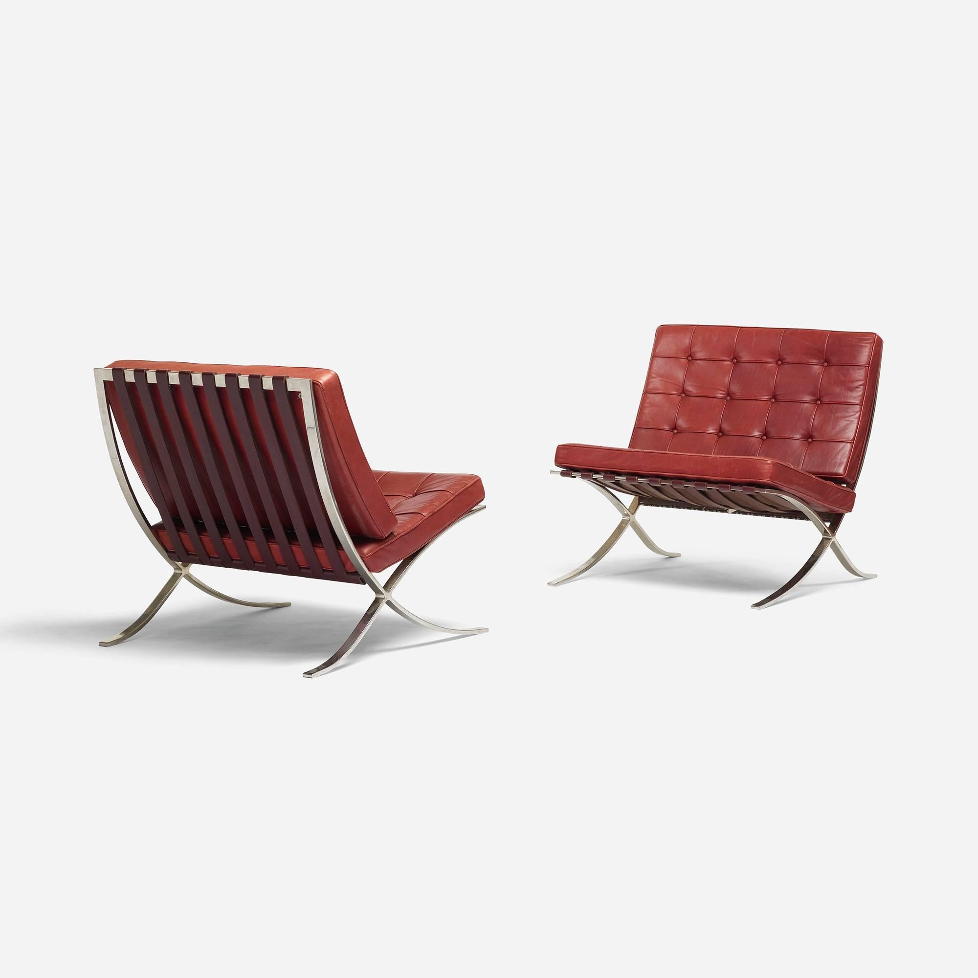 American Pair of Barcelona Chairs by Ludwig Mies van der Rohe for Knoll International For Sale