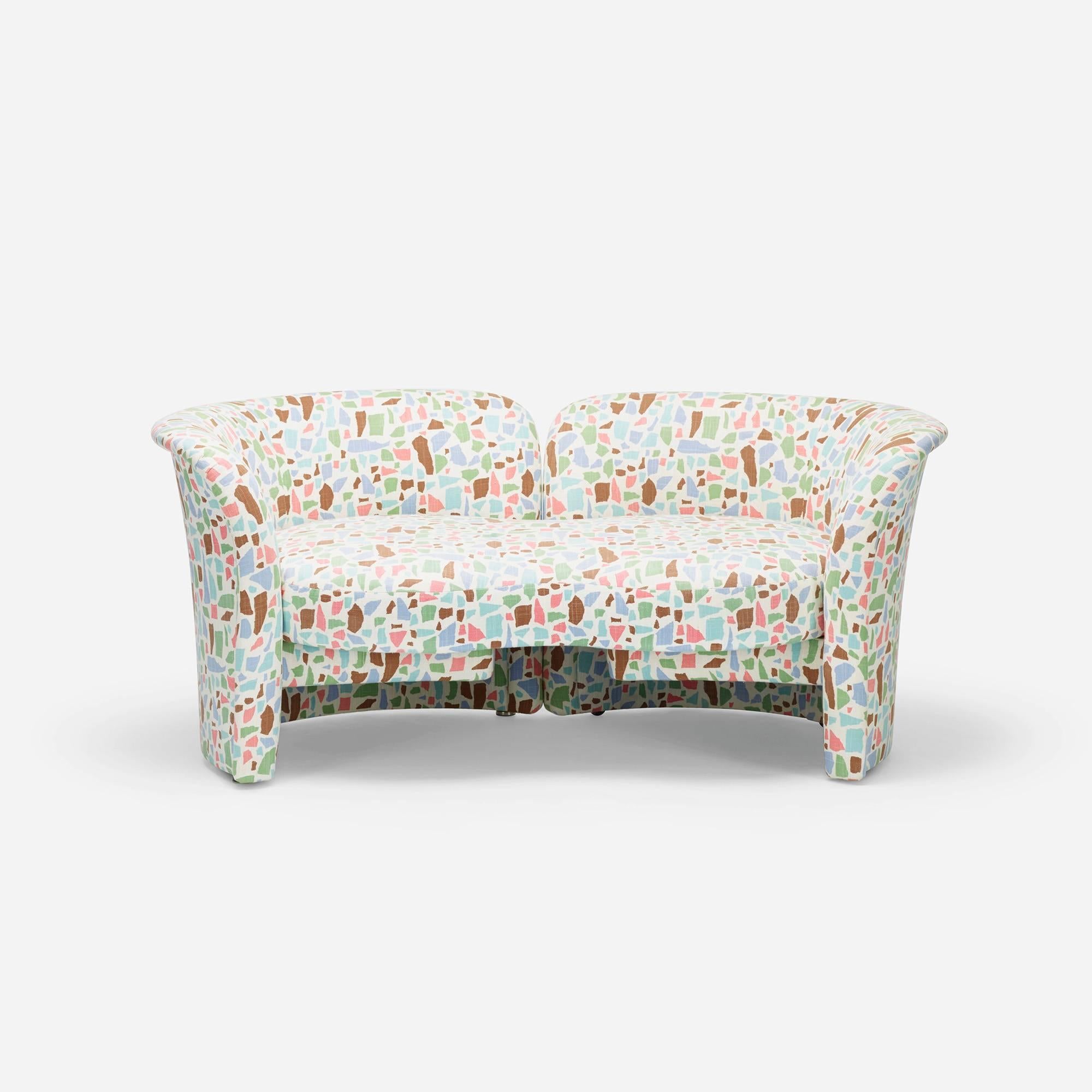 One arm is fixed and the other is on a swivel allowing the piece to function as a settee or a tete-a-tete. Upholstered in a linen fabric by Lulu DK.