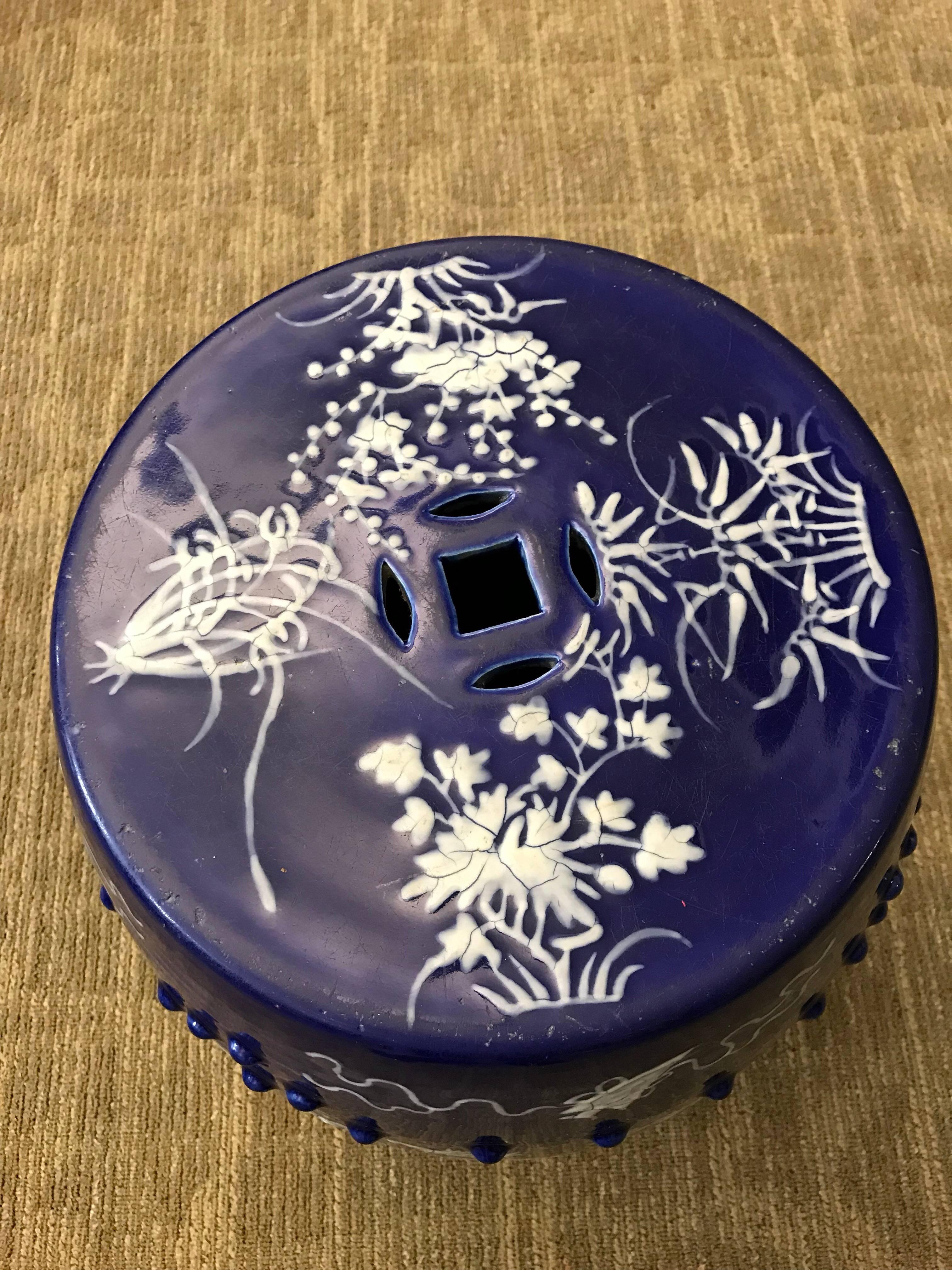 Chinese Blue and White Garden Seat In Good Condition For Sale In New York, NY