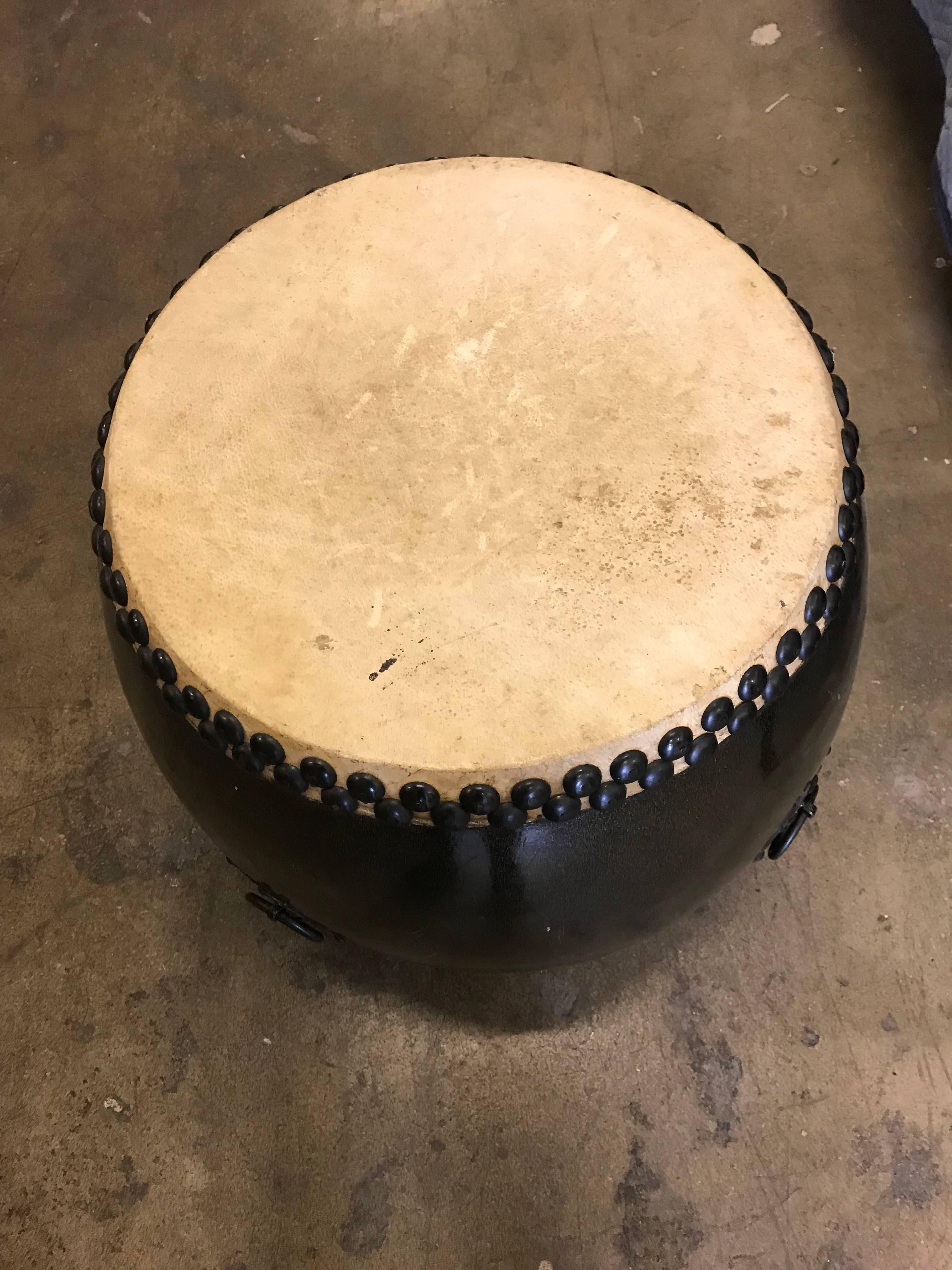 Large Japanese Lacquer Drum In Good Condition For Sale In New York, NY