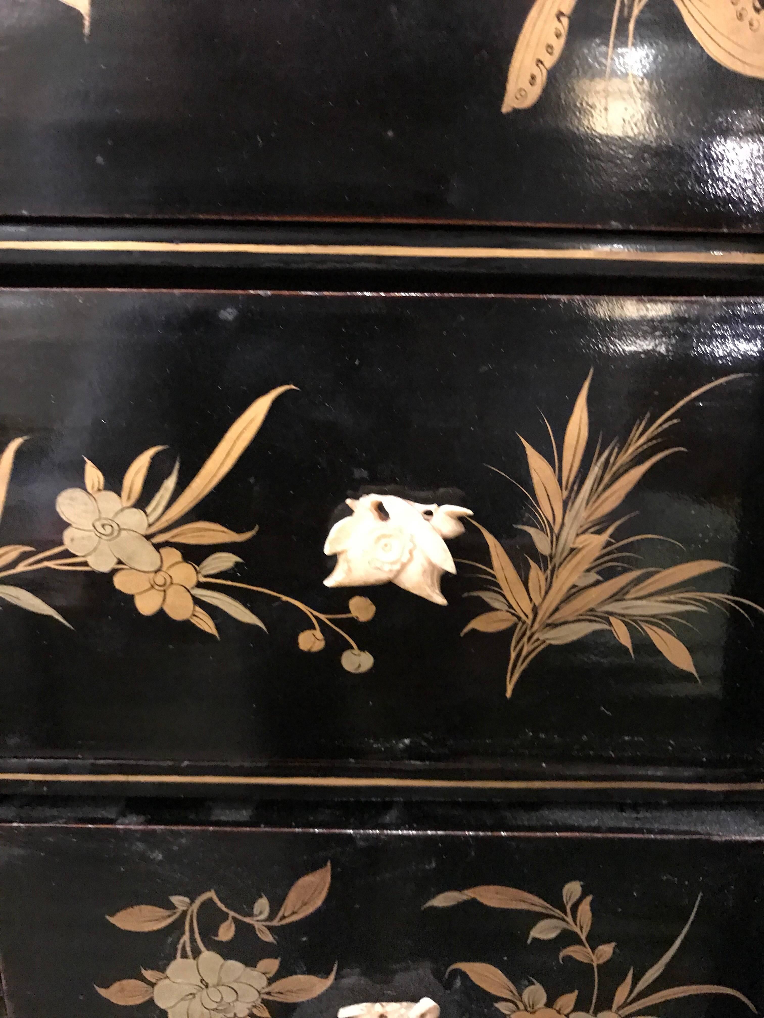 Black and Gold Lacquer Chinese Cabinet For Sale 1