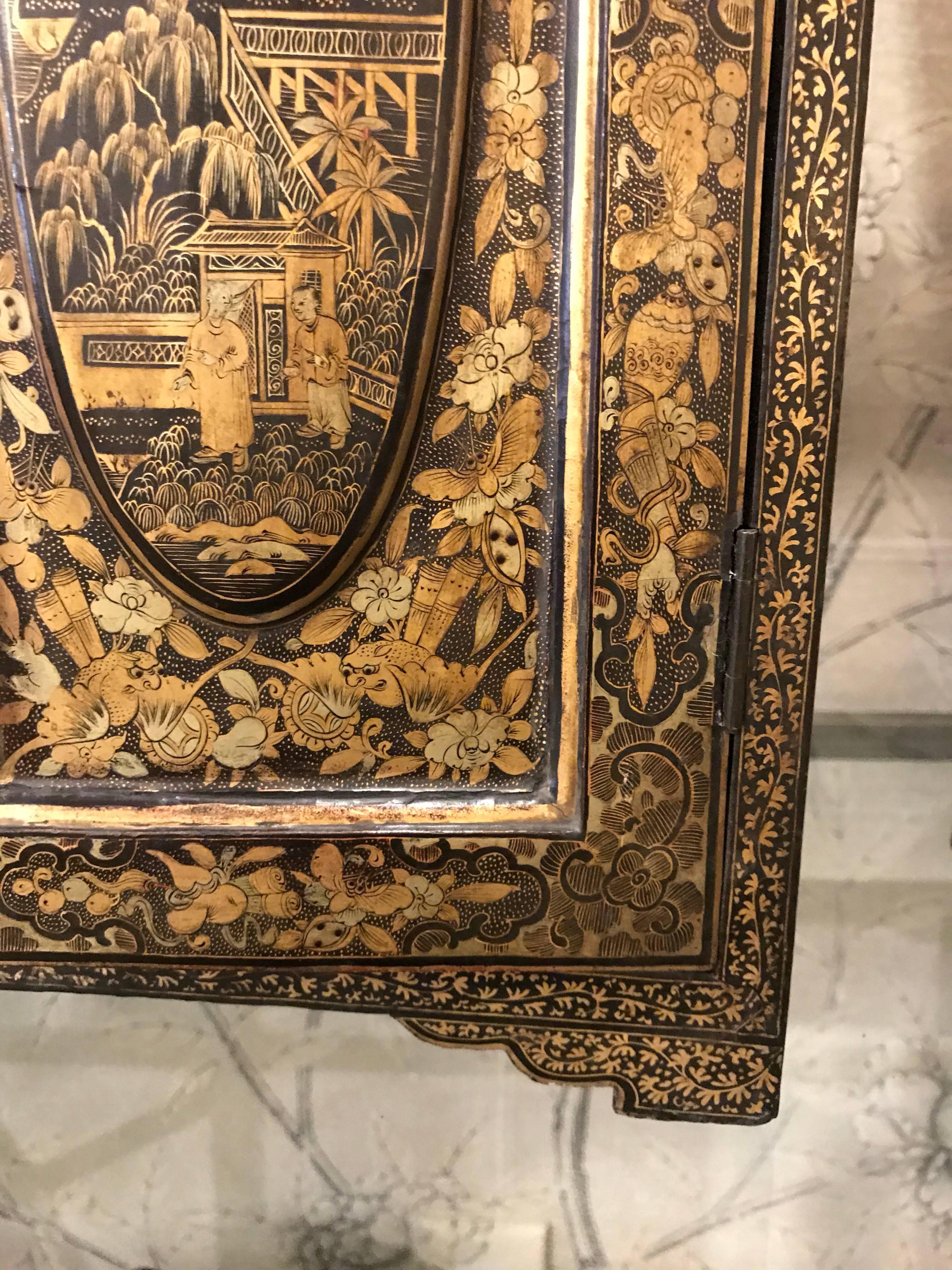 Black and Gold Lacquer Chinese Cabinet For Sale 2
