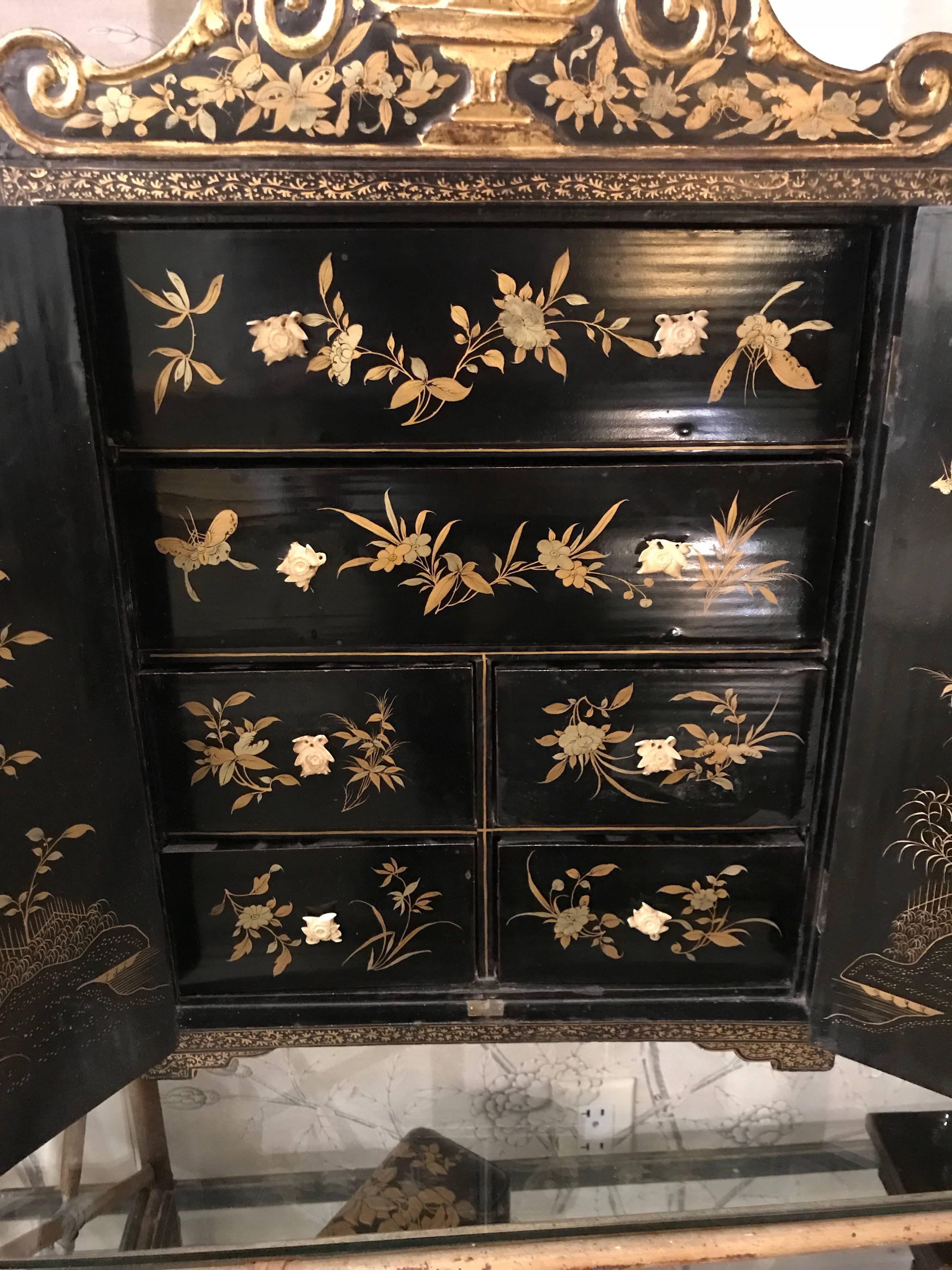 Black and Gold Lacquer Chinese Cabinet In Good Condition For Sale In New York, NY