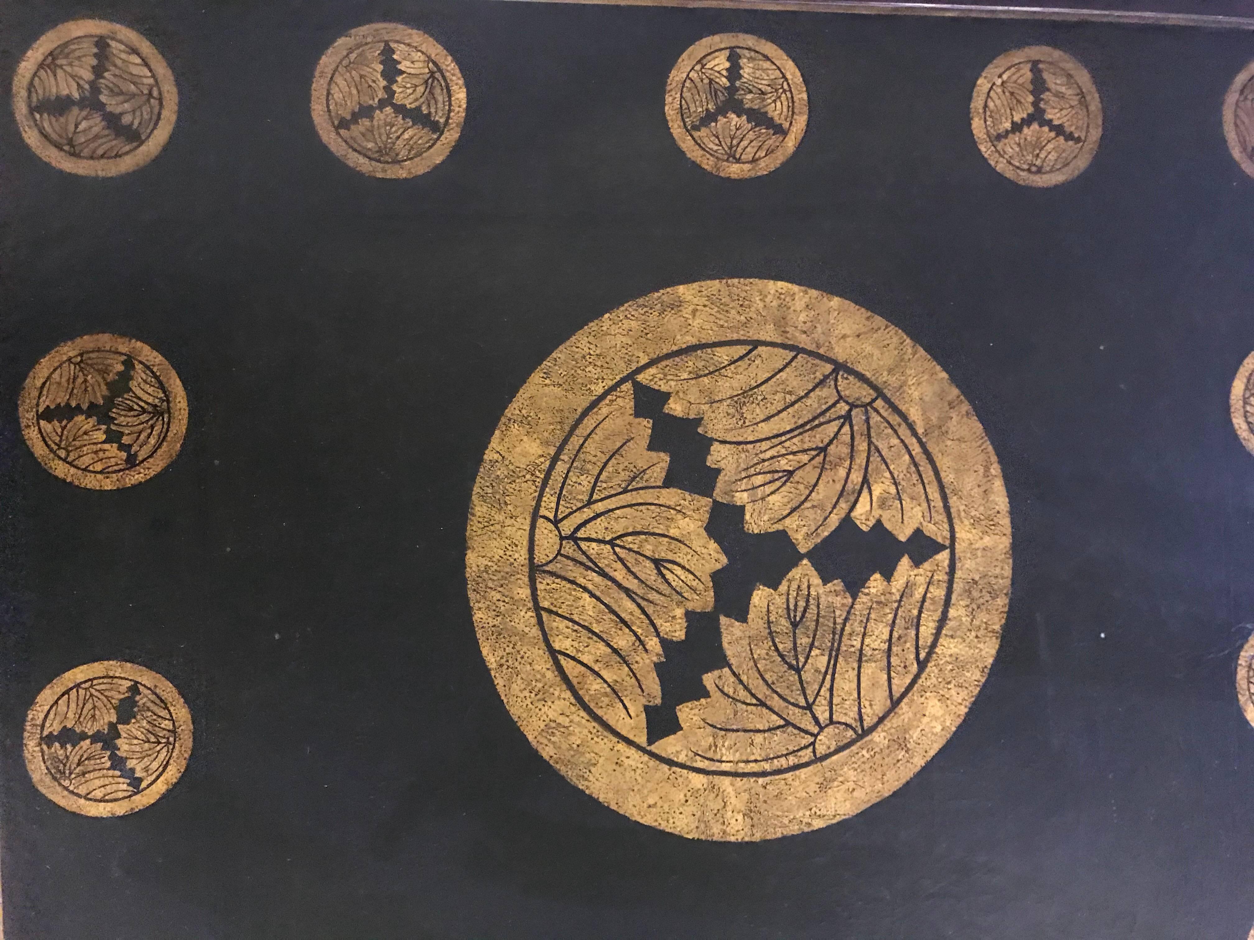 Coffee Table with Antique Japanese Crests For Sale 1
