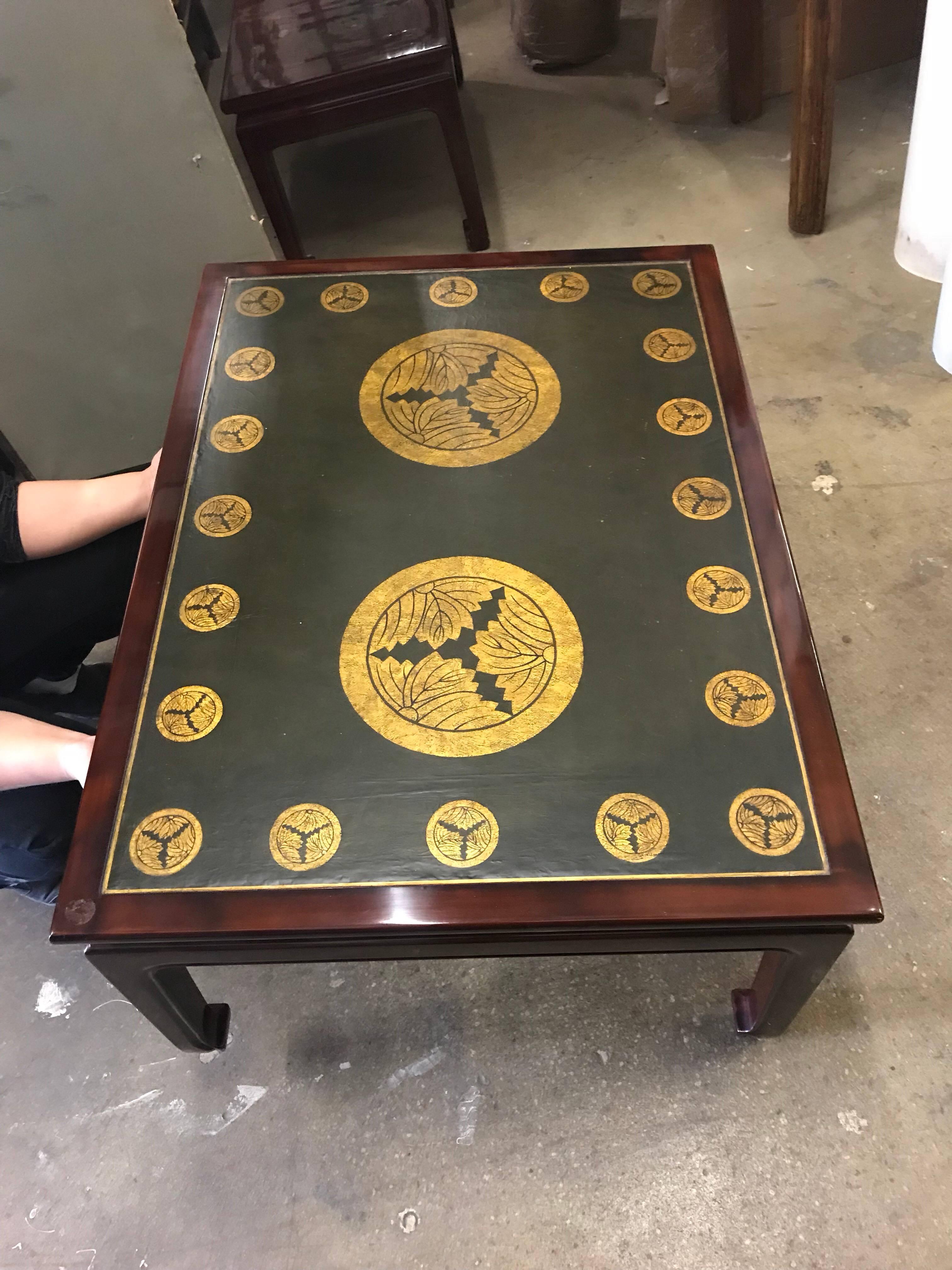 Coffee Table with Antique Japanese Crests For Sale 2