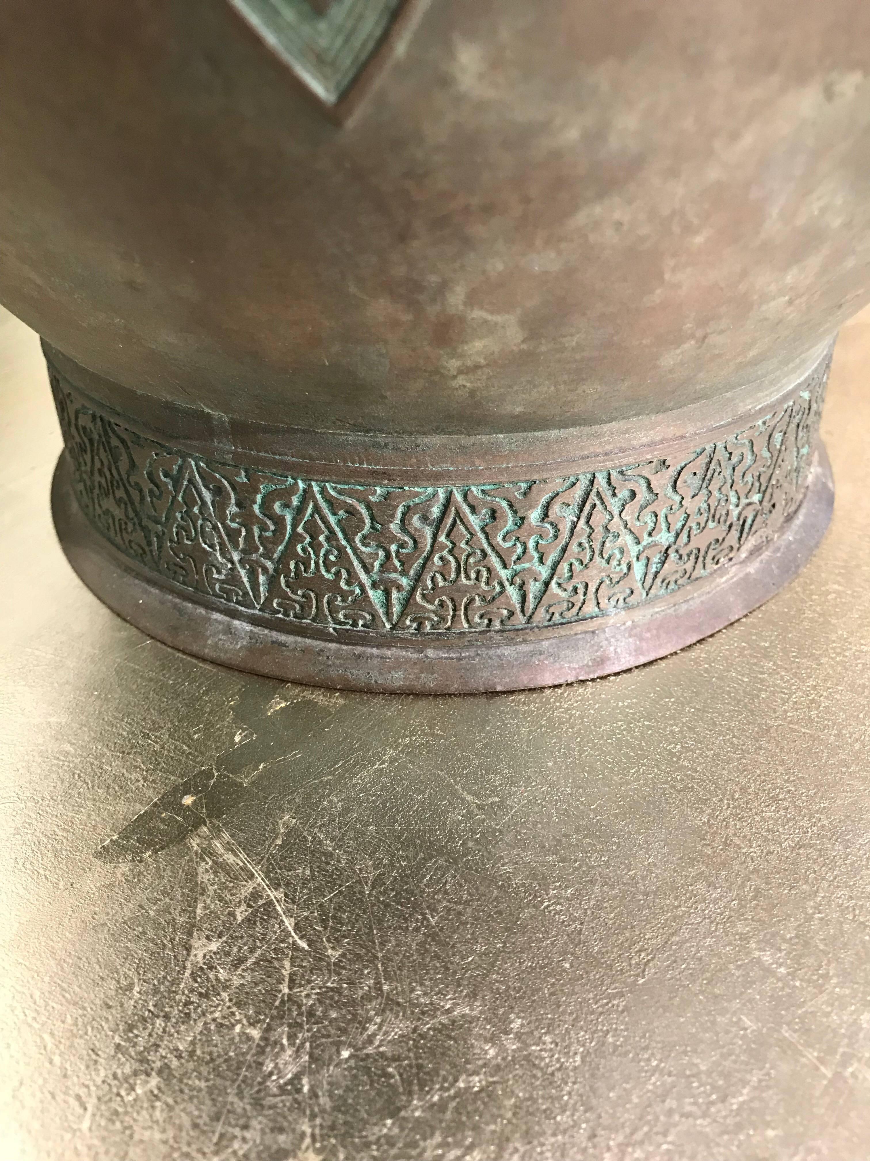 Large Bronze Japanese Vase In Good Condition For Sale In New York, NY