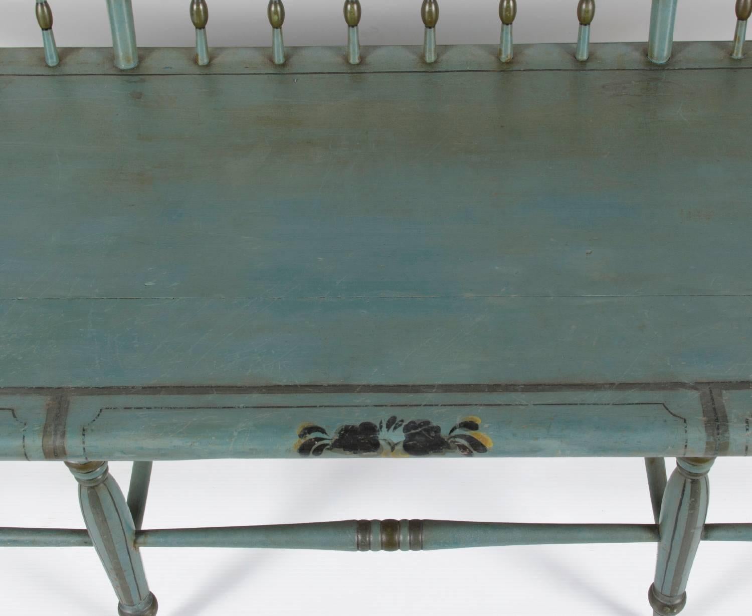 Mid-19th Century, Plank Seat, Paint-Decorated Settee In Good Condition In York County, PA
