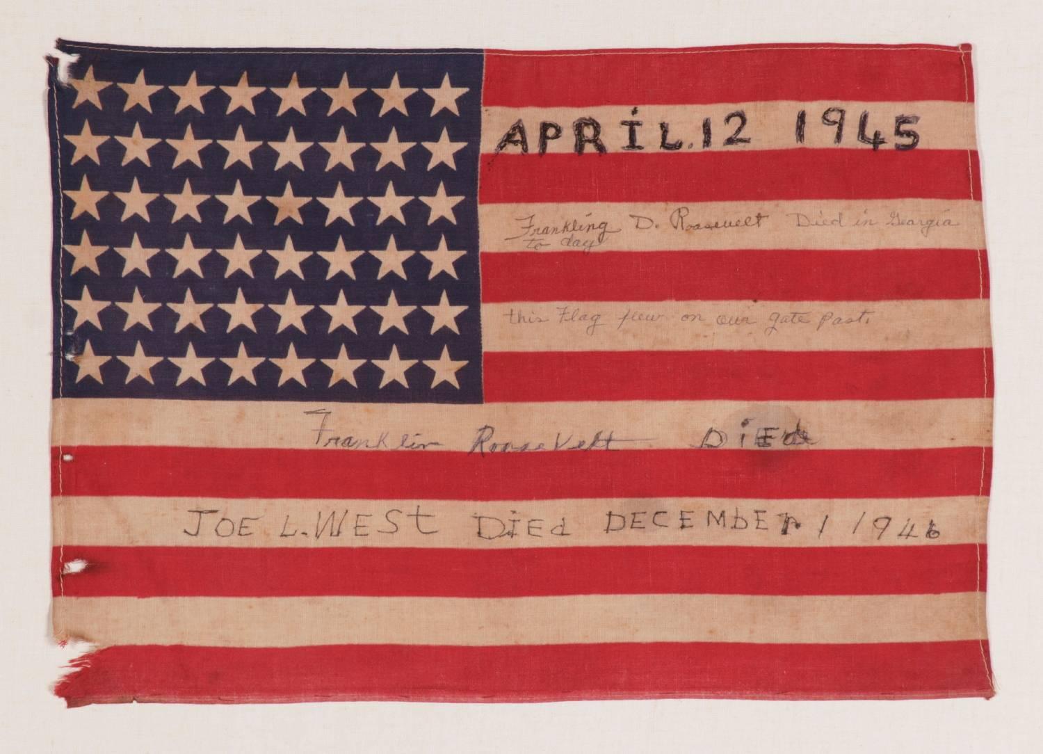 48 STARS ON ANTIQUE AMERICAN FLAG WITH HAND-WRITTEN INSCRIPTIONS AND AN EMBROIDERED DATE OF APRIL 12TH, 1945, MOURNING THE DEATH OF PRESIDENT FRANKLIN DELANO ROOSEVELT:

 American national parade flag with 48 stars, printed on cotton, embellished