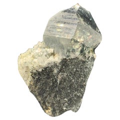 Cristallo di quarzo blu su matrice di Manganeso Riebeckite Rutilo incluso