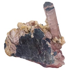 Spécimen de tourmaline rubellite bleue avec Albite d'Afghanistan