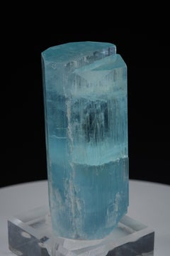Vivid Color Quality Aquamarine Crystal Sculpture 796g Specimen From Pakistan