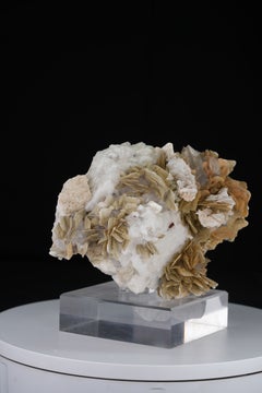 Sculpture Of Quartz With Muscovite Natural Specimen From Pakistan