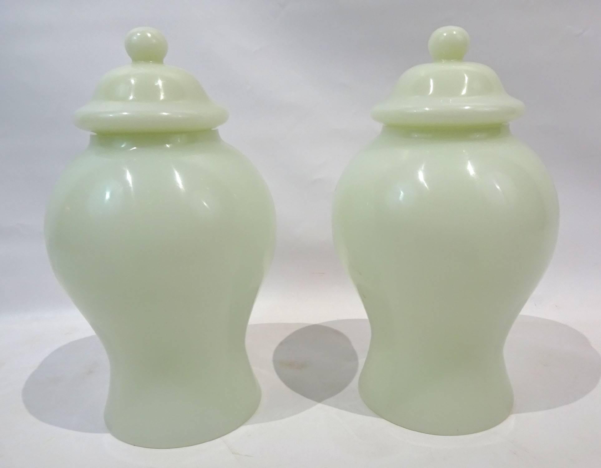 Pair of 20th Century Peking Glass Jars with Lids In Excellent Condition For Sale In Dallas, TX