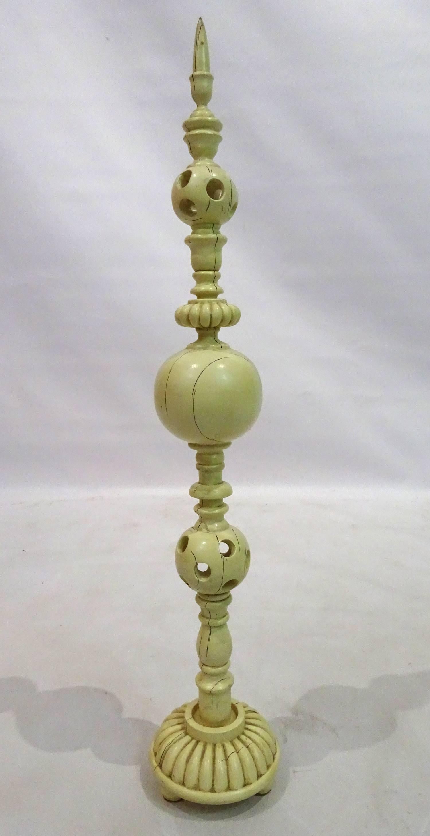 20th Century Continental Faux Ivory Carved Wooden Finial For Sale 2