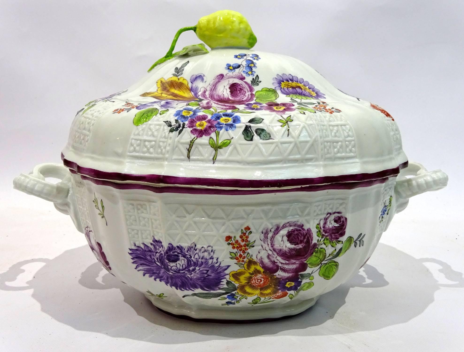 Early 20th Century French Meissen-Style Porcelain Tureen 1