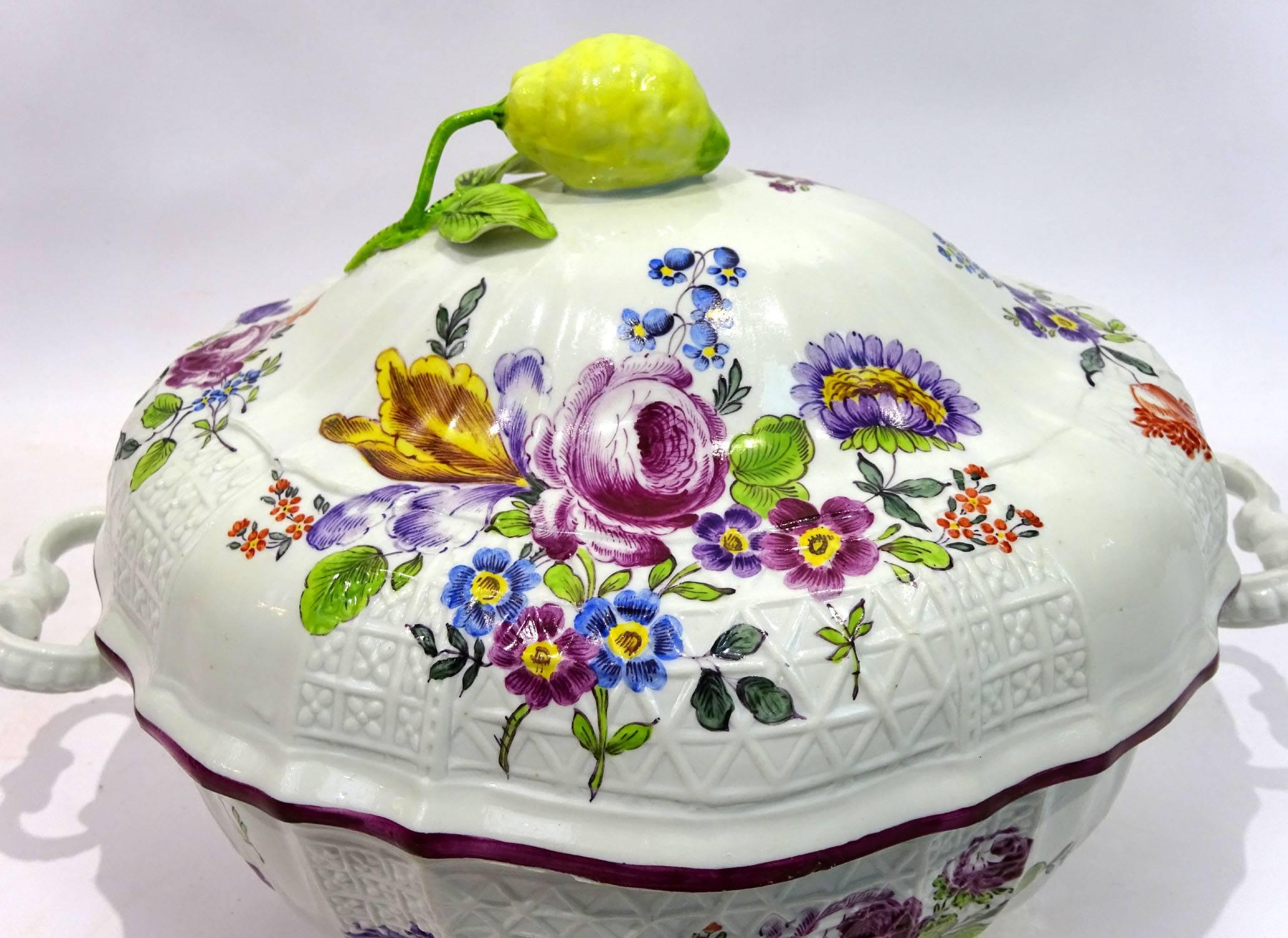 Early 20th Century French Meissen-Style Porcelain Tureen 2
