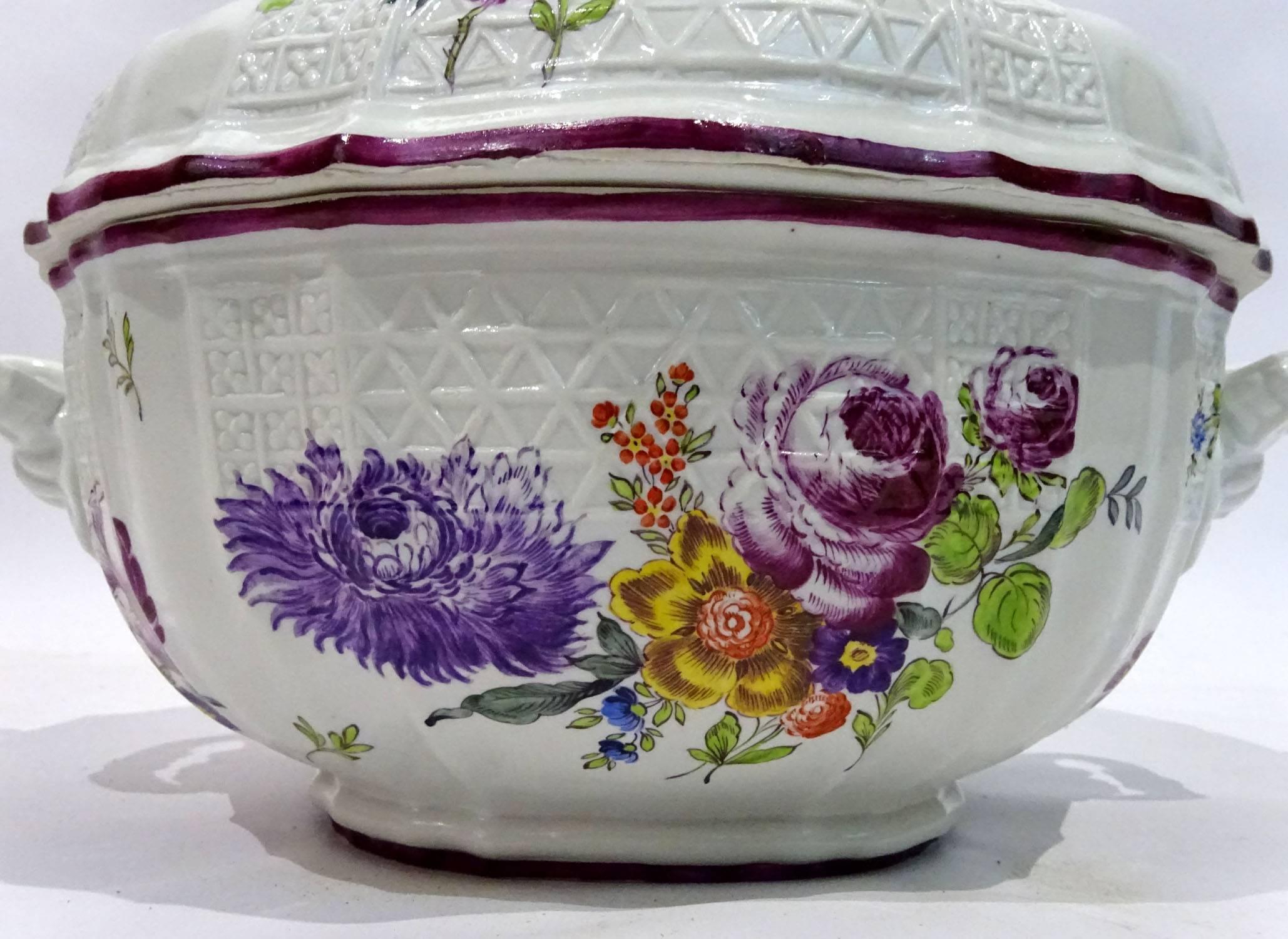 Early 20th Century French Meissen-Style Porcelain Tureen 3