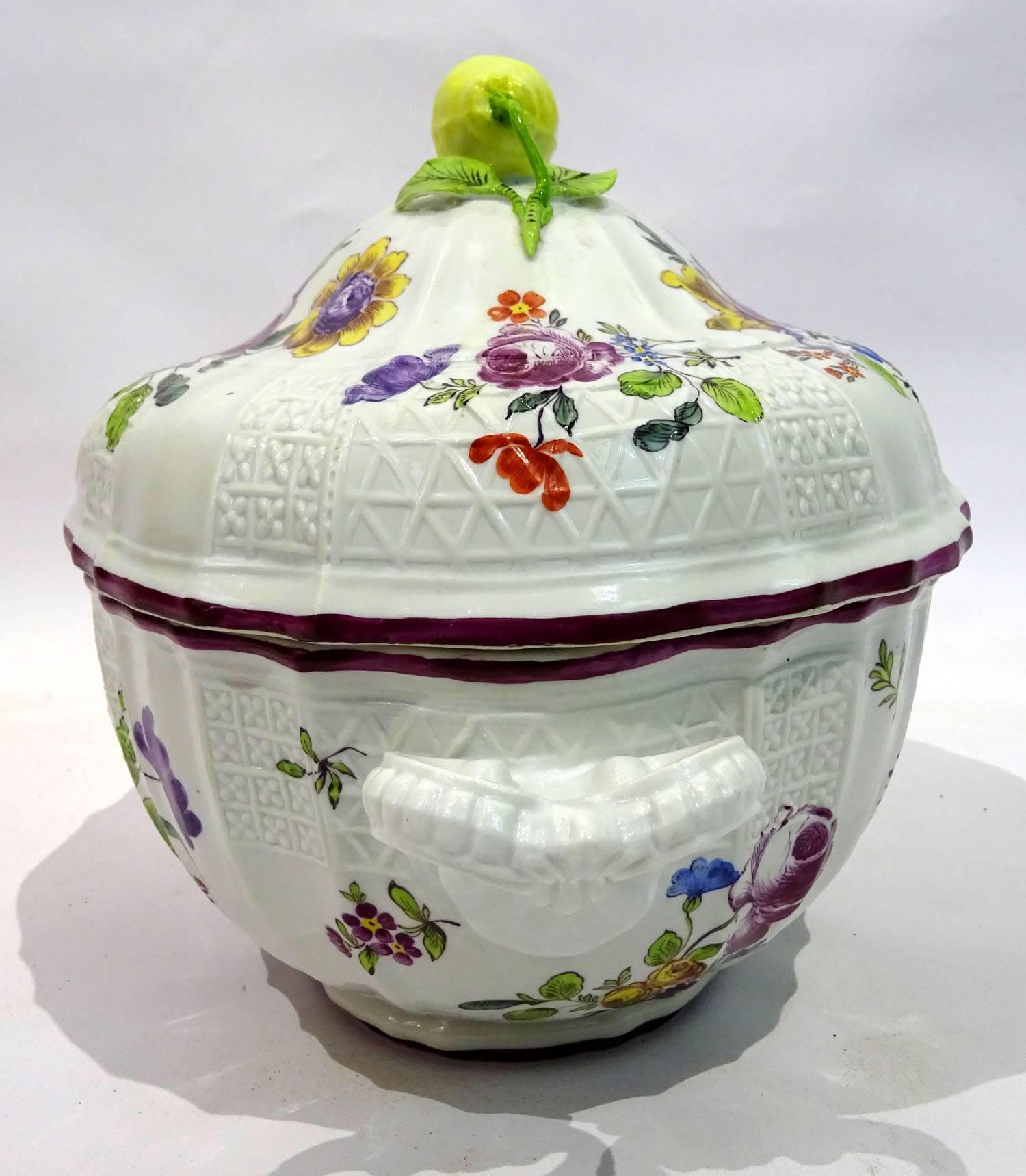 Early 20th Century French Meissen-Style Porcelain Tureen 4