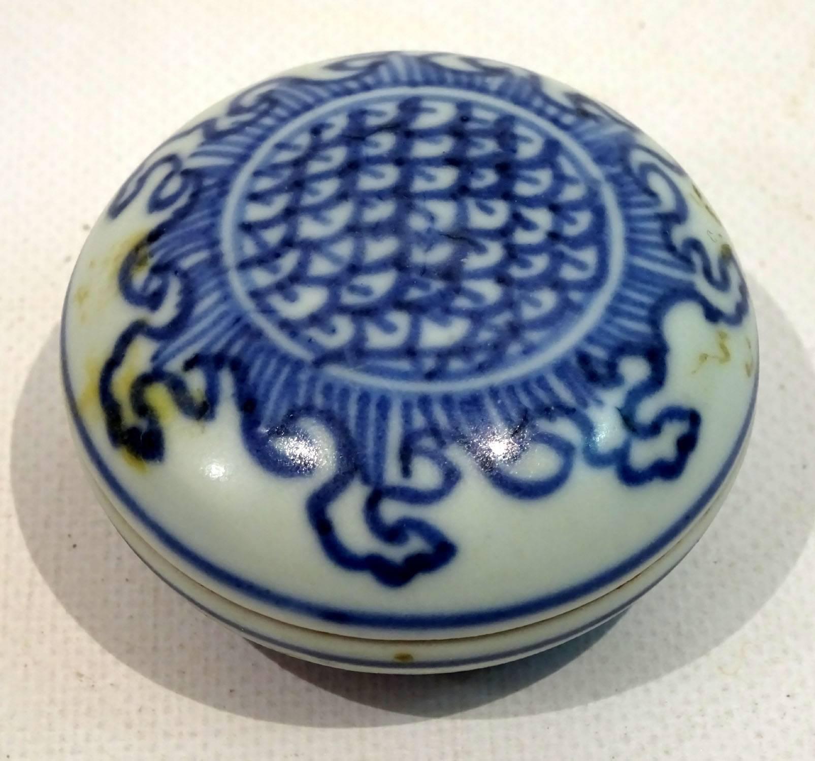 17th century Chinese blue and white porcelain box with lid from The Hatcher Collection, salvaged by Captain Michael Hatcher in the early 1980s, purchased from Christies in Amsterdam in 1984.
