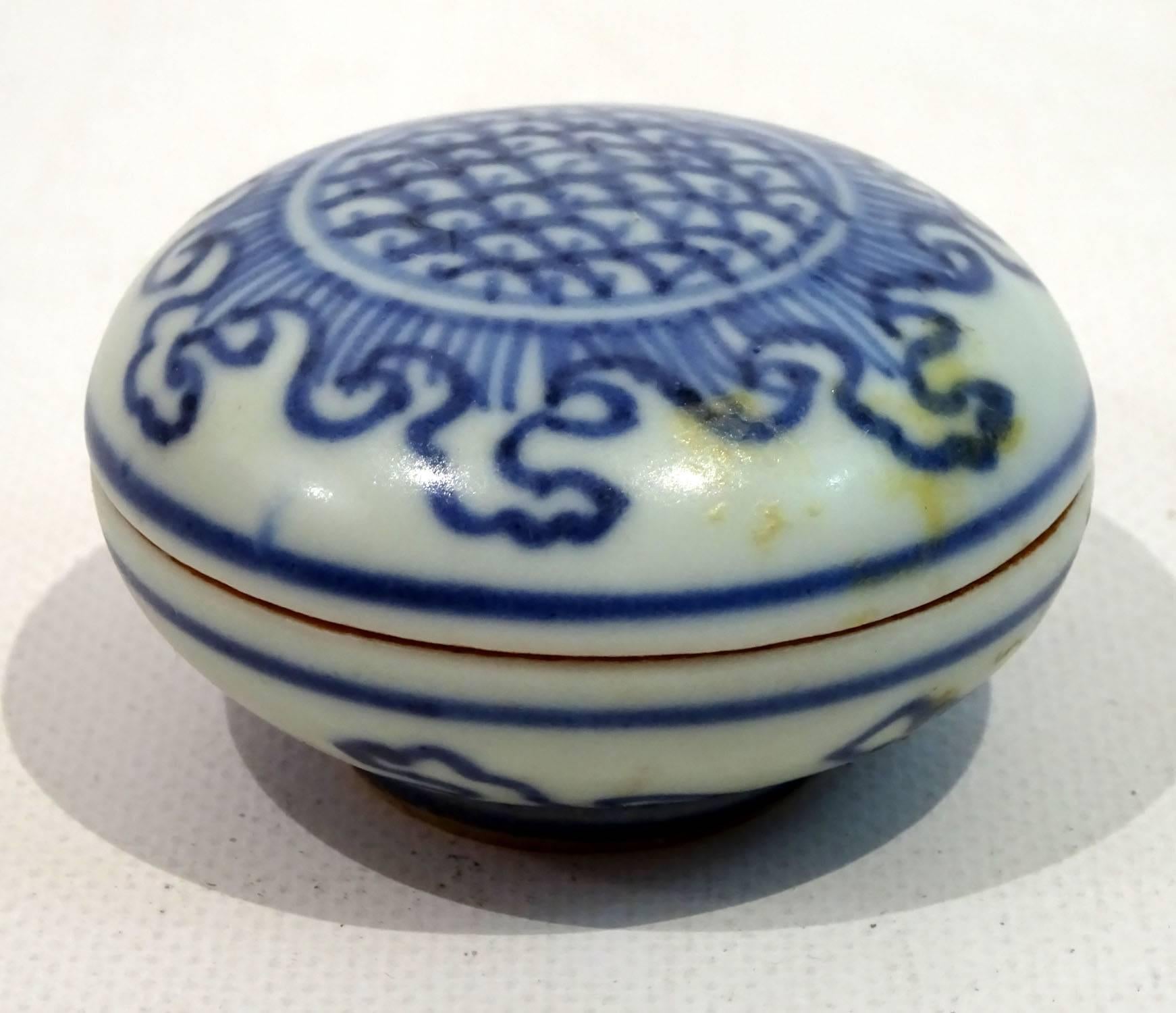 17th Century Chinese Porcelain Box with Lid from The Hatcher Collection 2