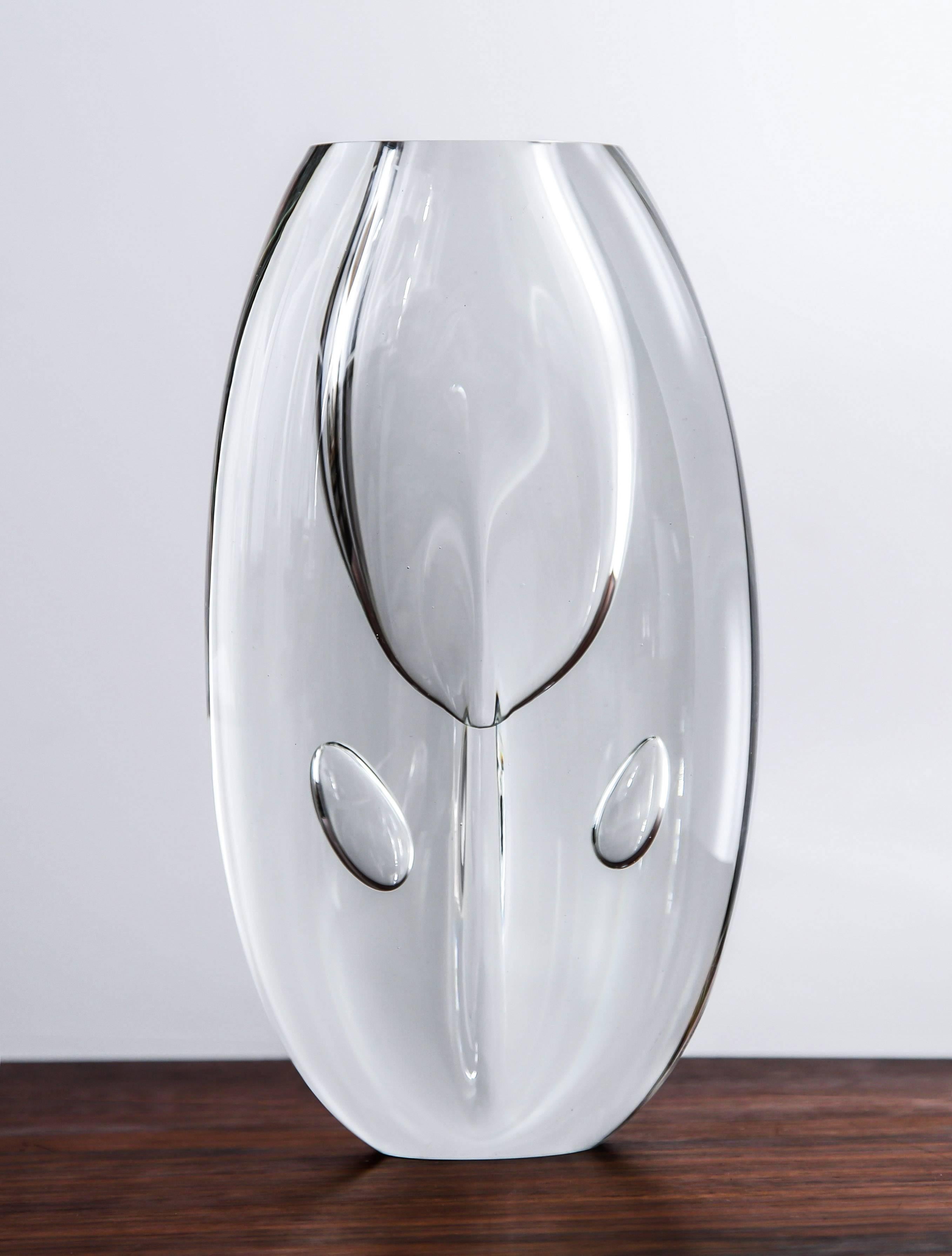 Timo Sarpaneva

Claritas vase

Iittala Oy (Iittala Glassworks), Finland, 1985.
Mould blown, cut and polished glass.
Height 28 cm, width 13.9 cm, depth 8.3 cm.

Large and rare art object / vase by Timo Sarpaneva (Finnish, 1926-2006) from the