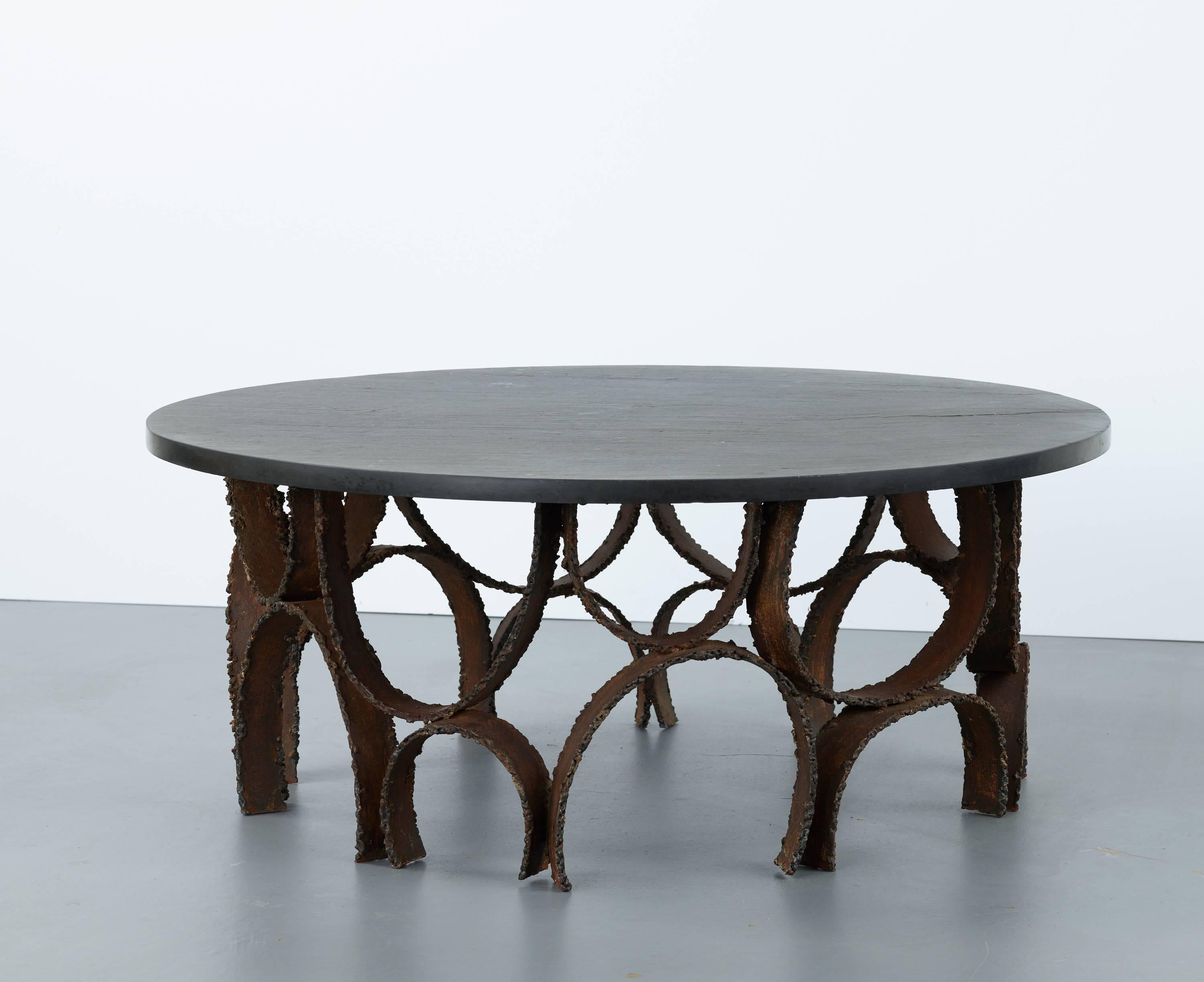 Paul Evans Coffee table with sculpted base and round slate top

Paul Evans Studio
USA circa late 1960s

Steel and slate

Studio made and limited production table

Measures:
40 D x 16.5 H in, 
101.6 D x 41.9 H cm.