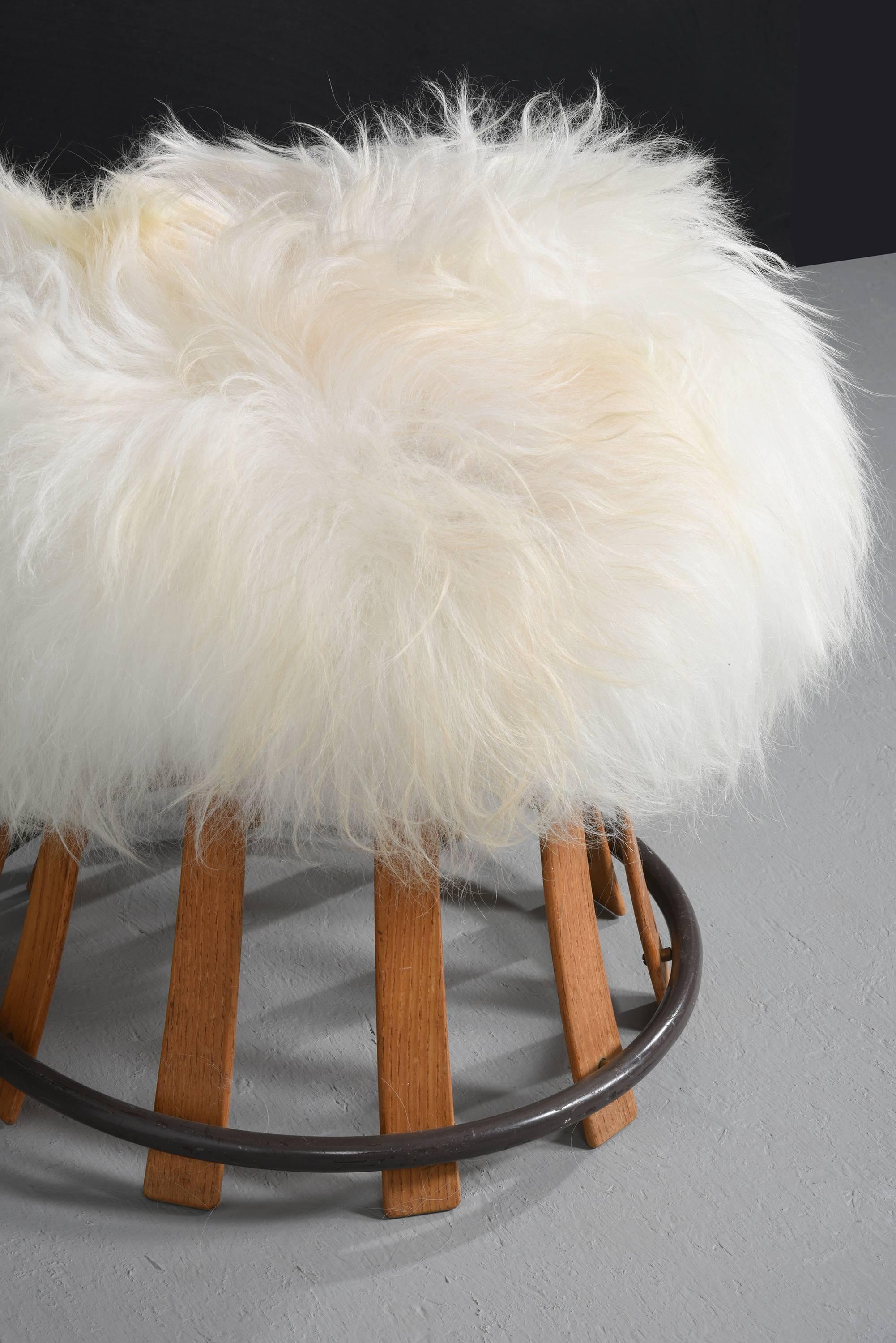 Rare toadstool by Edward Wormley for Dunbar in shearling wool.
Manufacturer's label to underside.

USA, circa 1950s.

Measures: 21 D x 17 H in.

Wood, stainless steel, white wool.