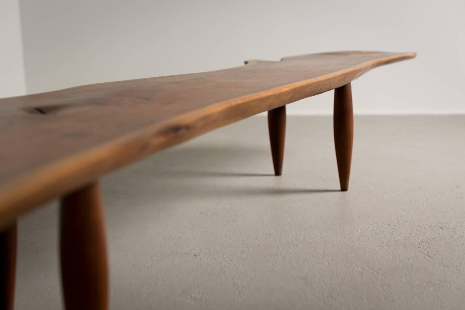 Phillip Lloyd Powell Single Slab Walnut Bench, 1958 In Excellent Condition In Amarillo, TX