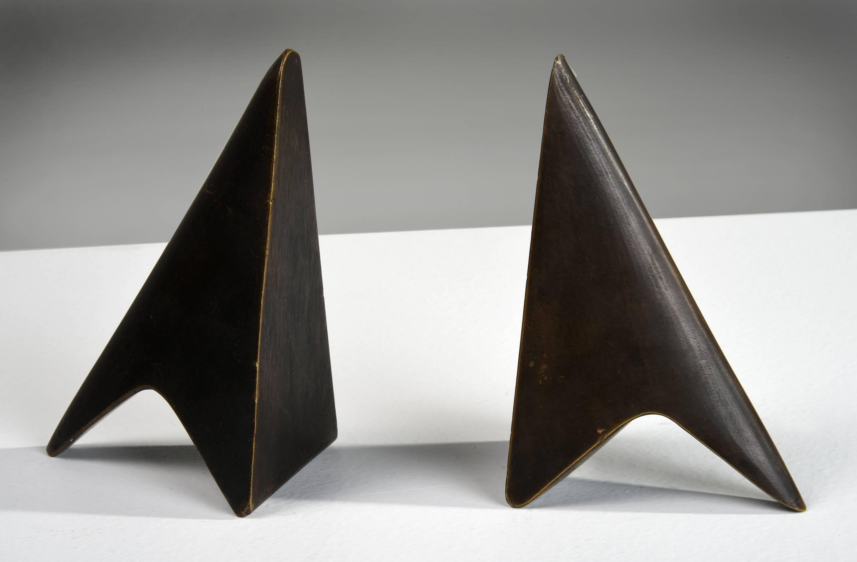 Signed brass bookends by Carl Aubock, model 3846,

Austria, circa 1950s.

Patinated brass.

Measures: 5.25 x 2.5 in.

Literature: Carl Aubock the workshop pg.185.

 