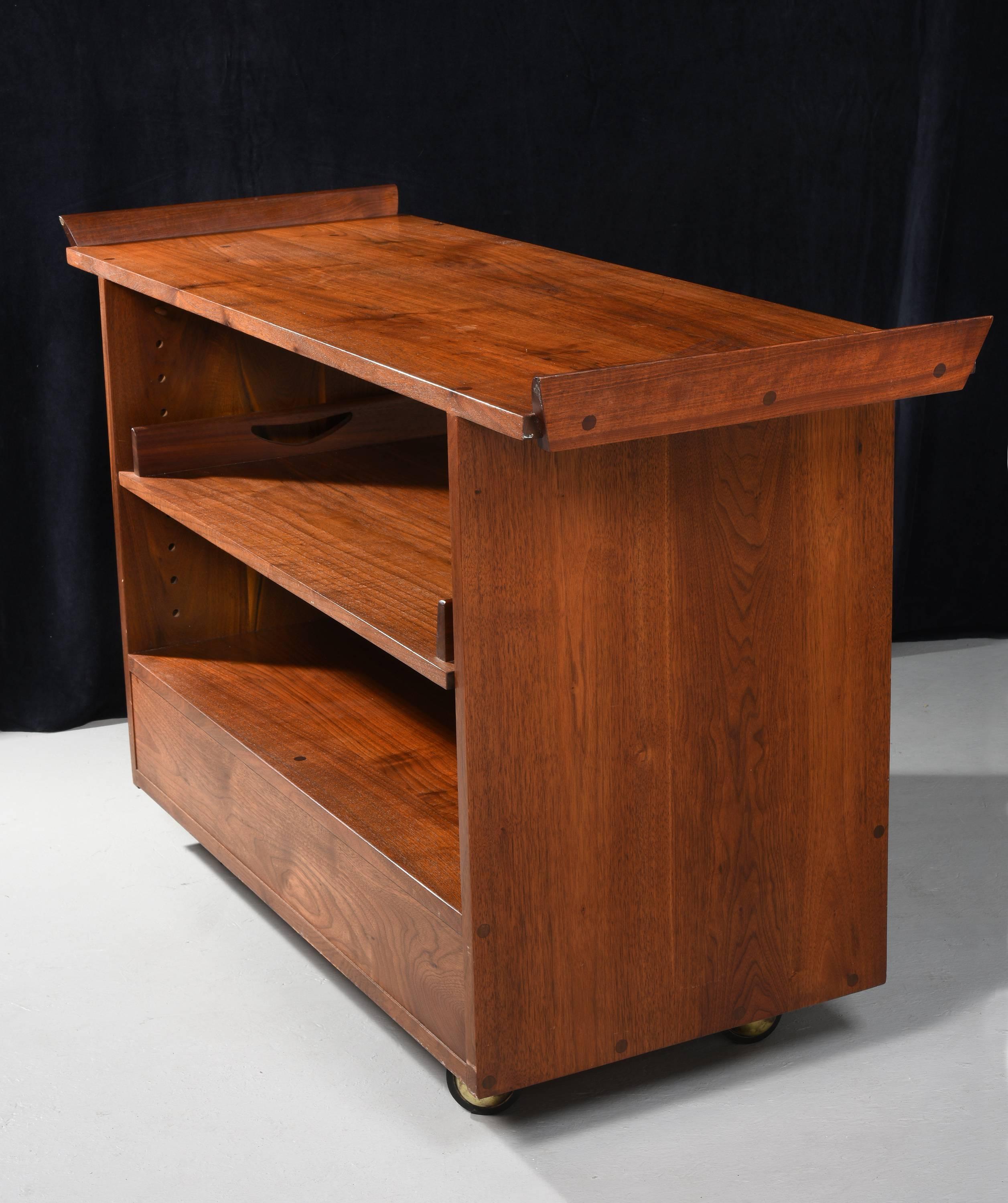 George Nakashima Studio rolling tea cart

New Hope, PA, 1965

Walnut, casters 

Measures: 30 x 47 x 18 in

Slide-out tray with handles, height adjustable

Two drawers

Sold with copy of original order card

Showing minor wear and