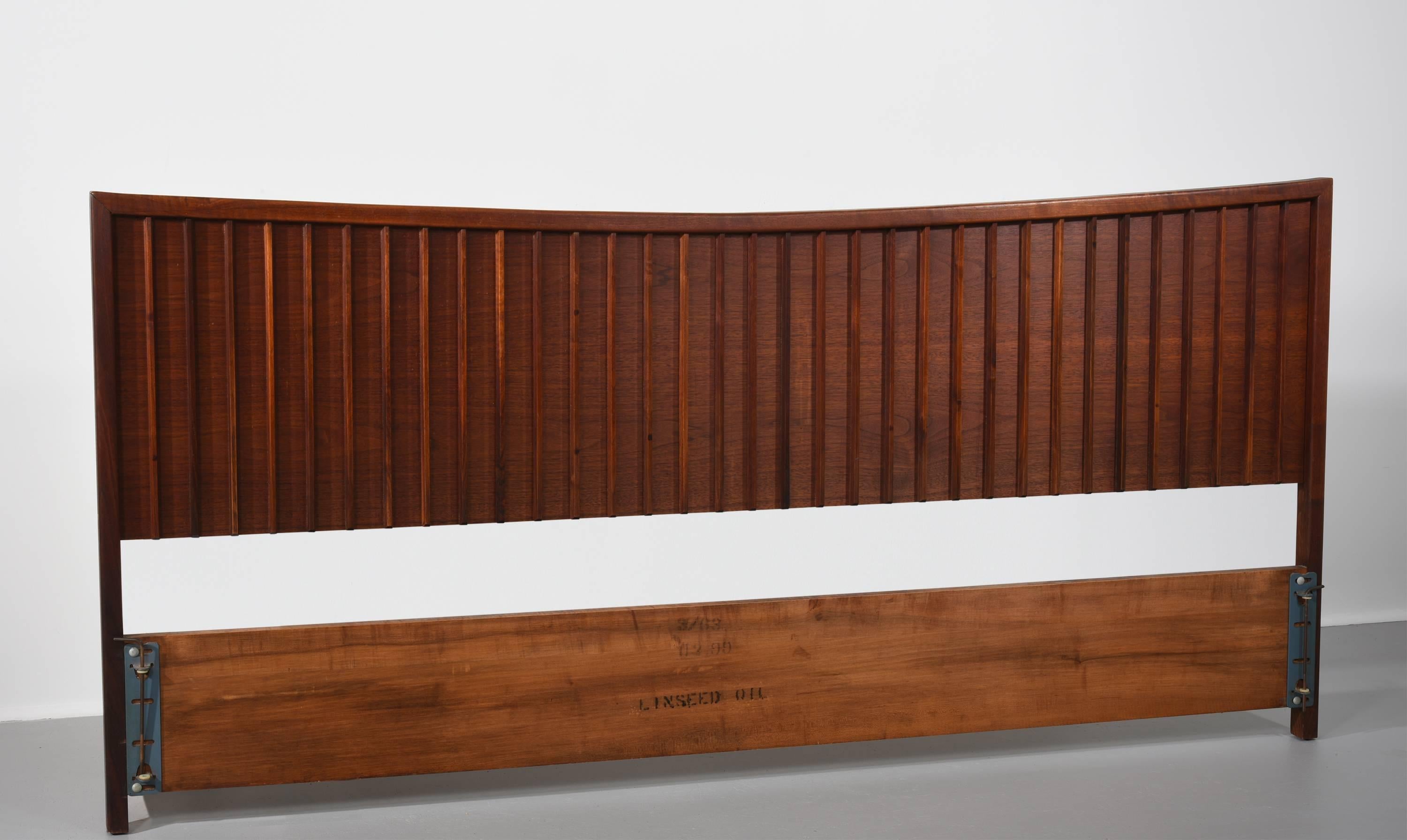 Walnut Origins Headboard by George Nakashima for Widdicomb, 1950s In Excellent Condition In Houston, TX
