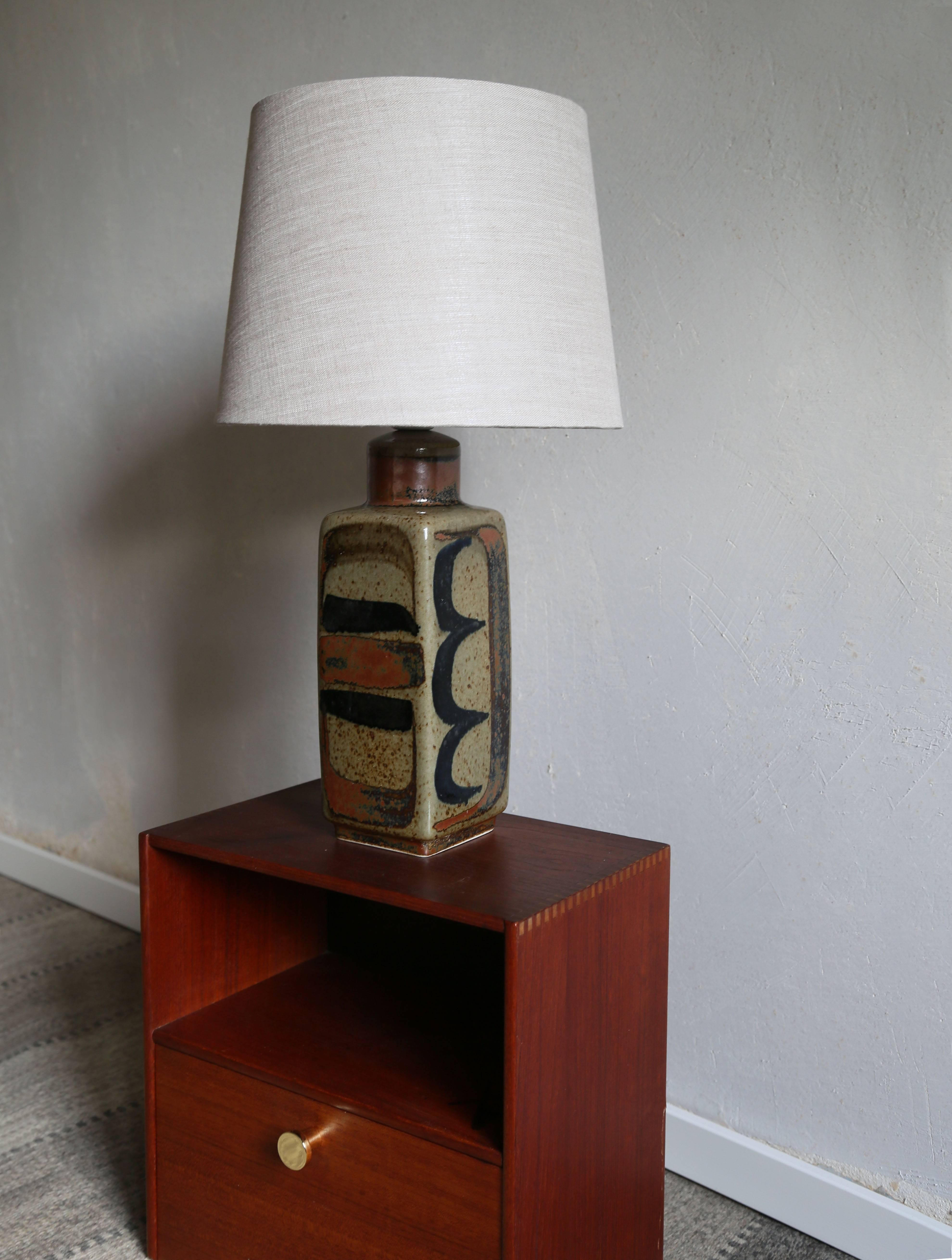 Carl Harry Stalhane hand-painted table lamp, signed

Rörstrand Ab, Sweden, early 1960s. 

Glazed and hand painted stoneware.

Measures: Height 39 cm (base only), width 12 cm (base only). 
Height 57.5 cm (total), diameter 38 cm