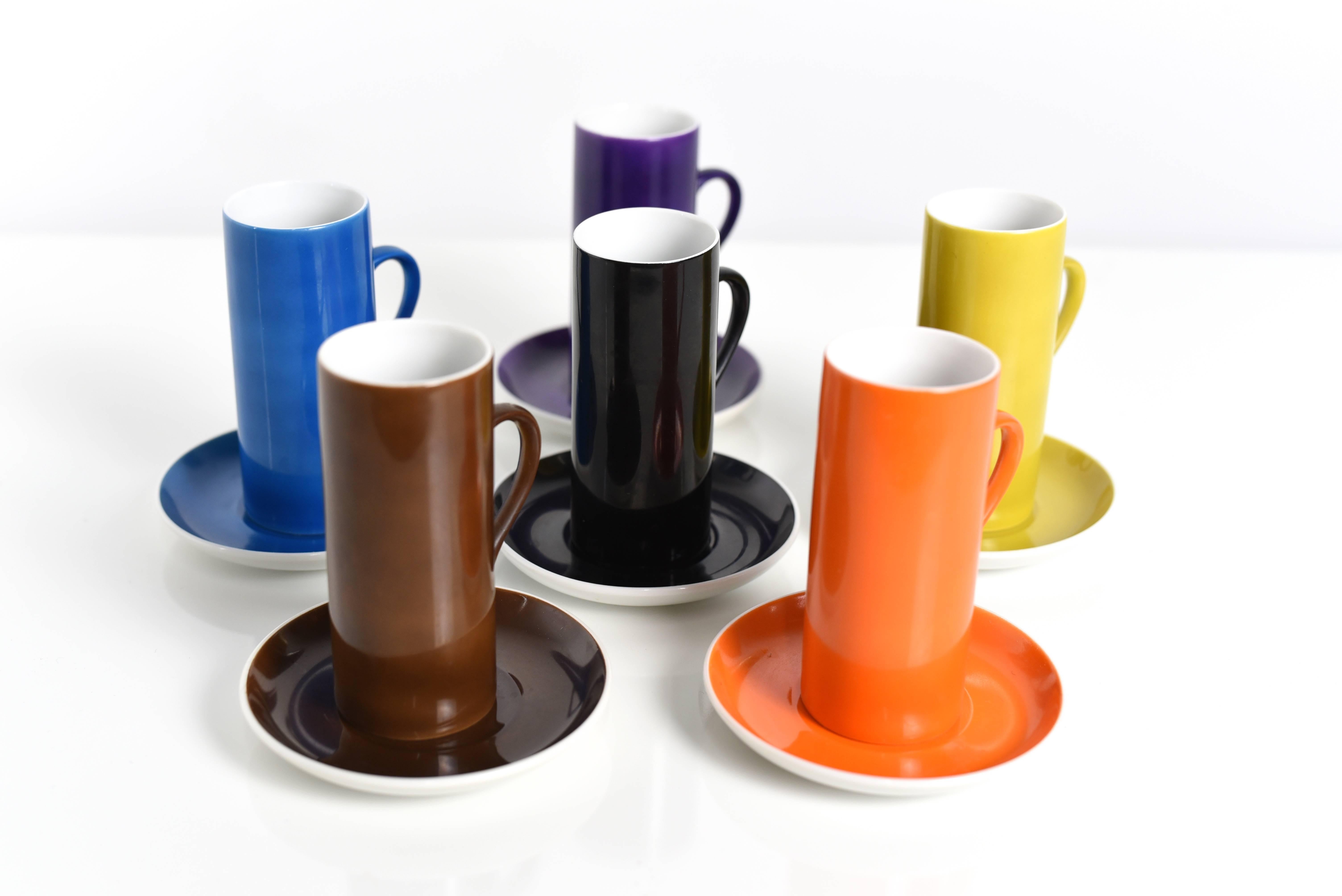 Lagardo Tackett Espresso/Demitasse cup set

Manufactured by Schmid, Japan, 1960s

Porcelain

Measure: Cup height 4.5