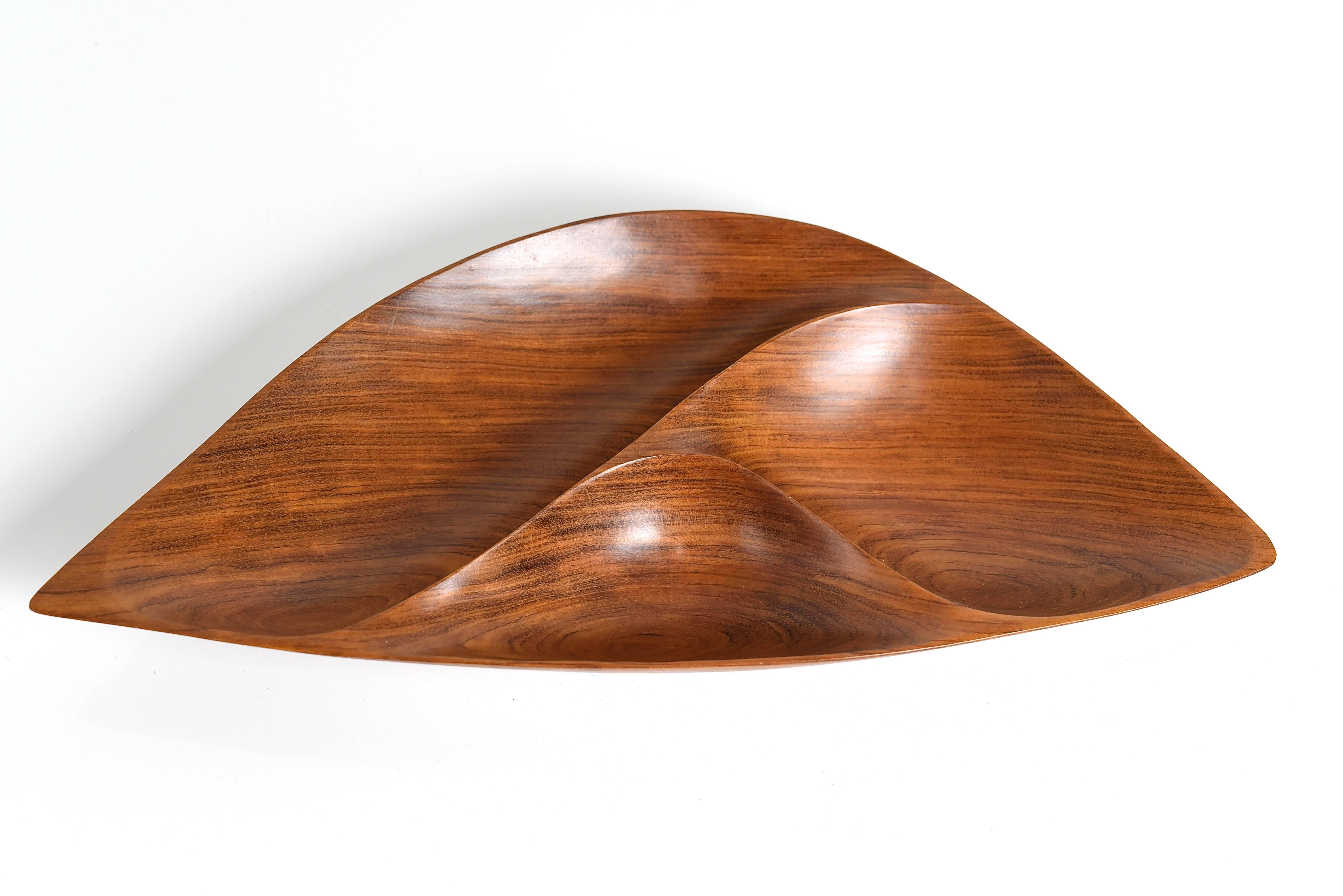 Signed Emil Milan bowl

USA, 1970s

Sculpted African rosewood

Signed to underneath.