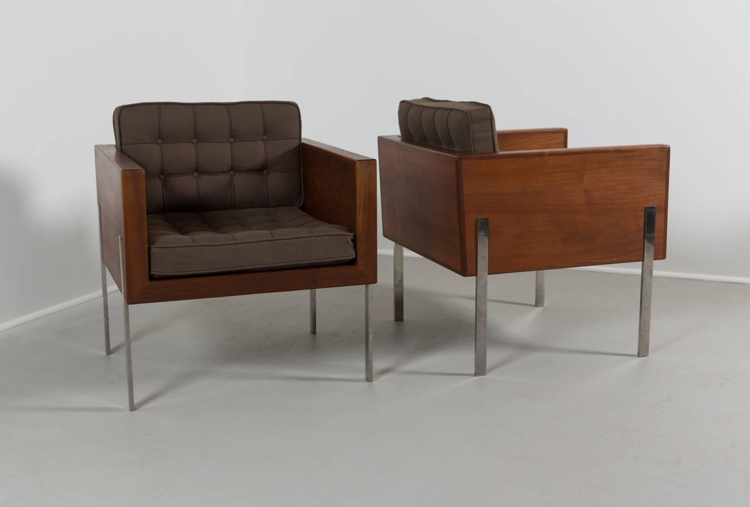 Pair of Harvey Probber chairs in walnut.

Architectural series, model #248.
USA, circa 1960.

Walnut, polished stainless steel, newly upholstered cushions/original down lining.