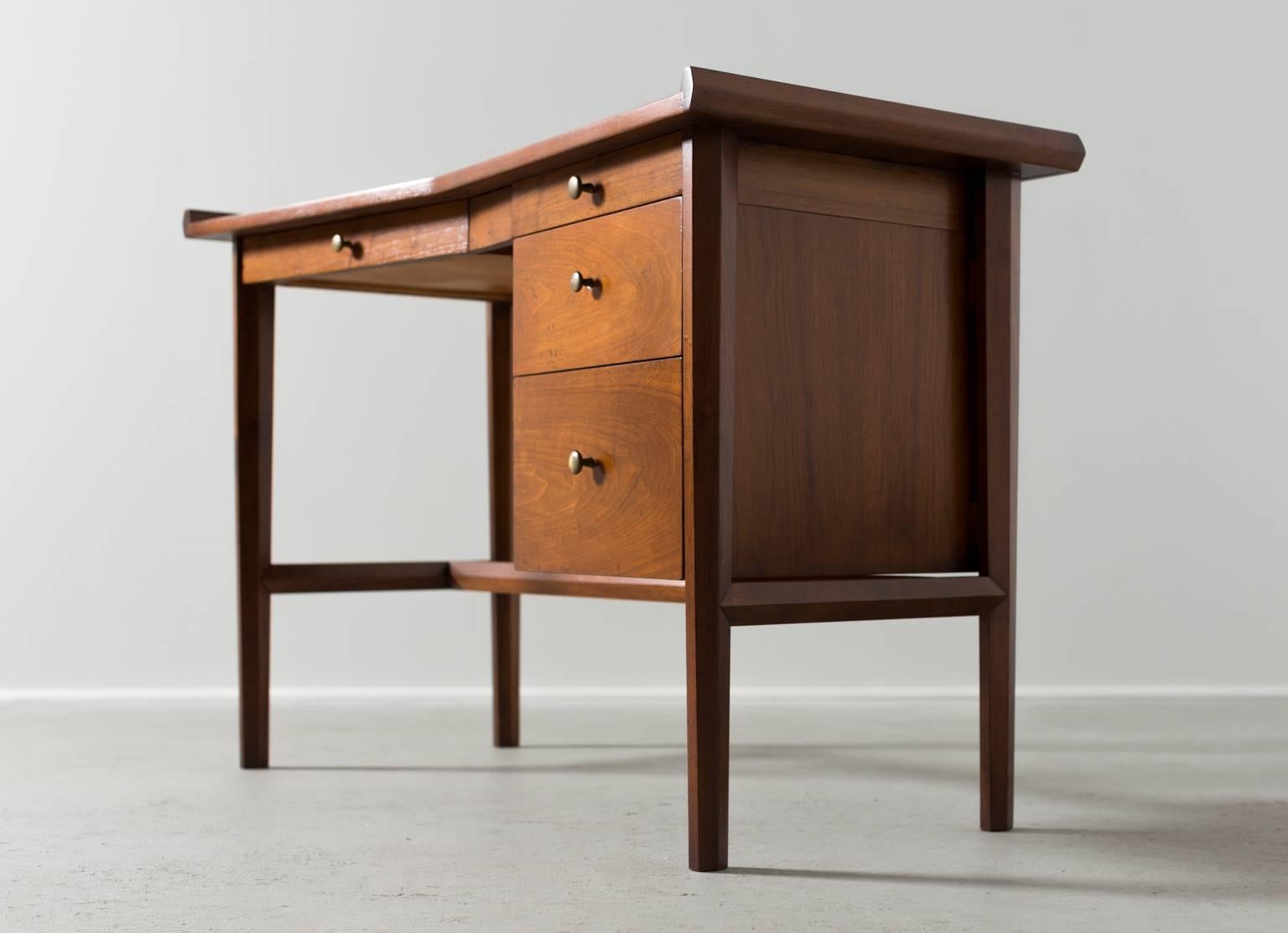 Walnut Origins Desk by George Nakashima In Excellent Condition In Houston, TX