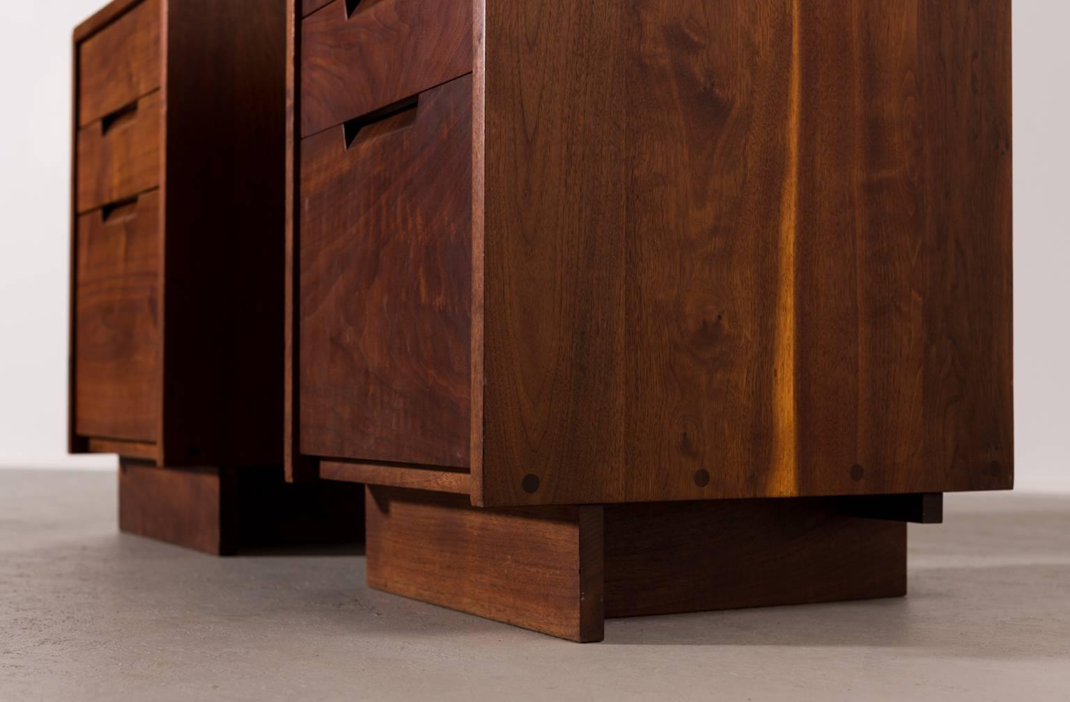 George Nakashima Studio, Pair of Nightstands, 1965 In Excellent Condition In Houston, TX
