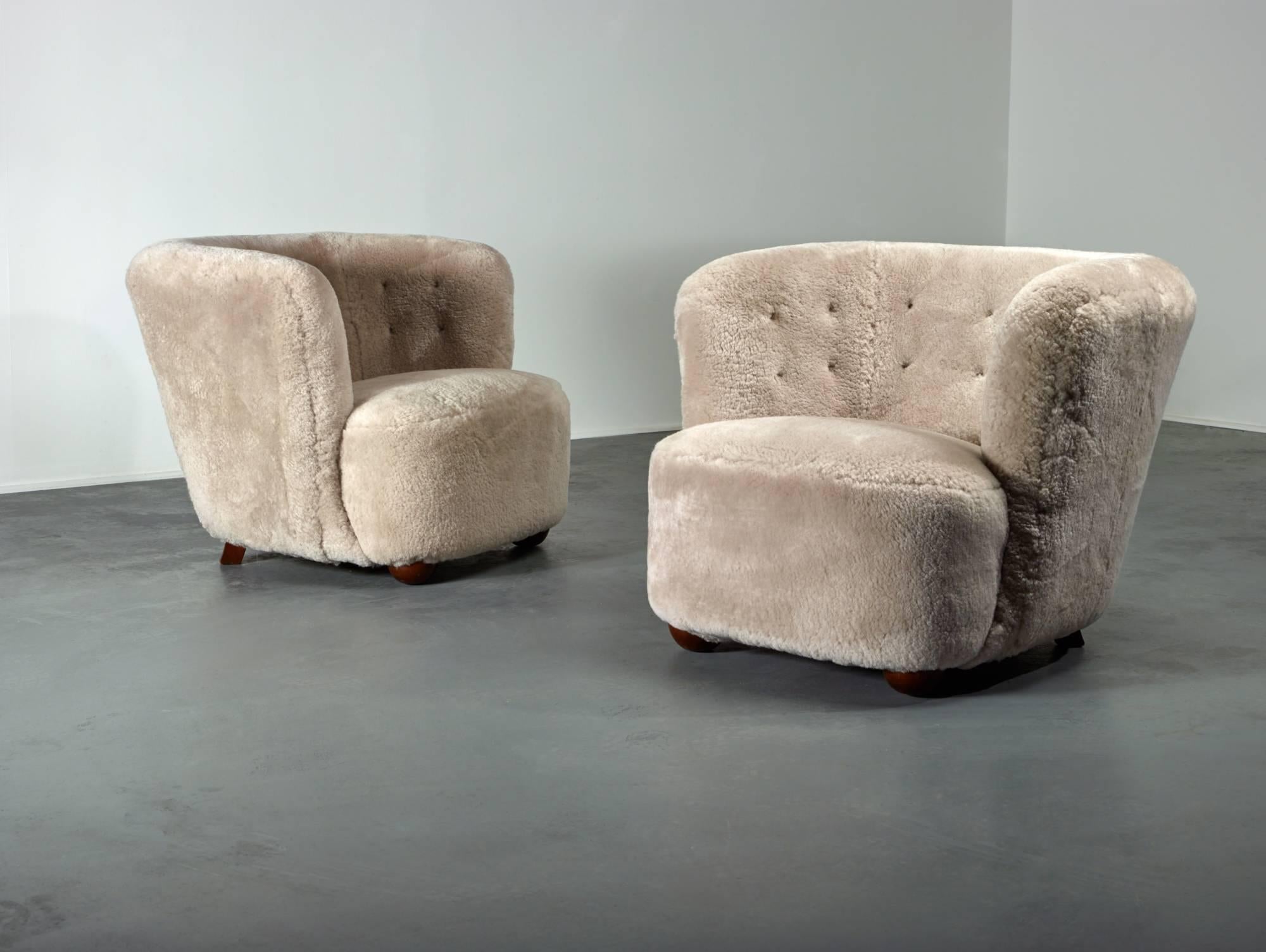 Danish cabinetmaker

lounge chair pair,

Denmark, circa 1940.
Sheepskin, beech.
Measures: 33 W x 24 D x 28.25 H inches.
