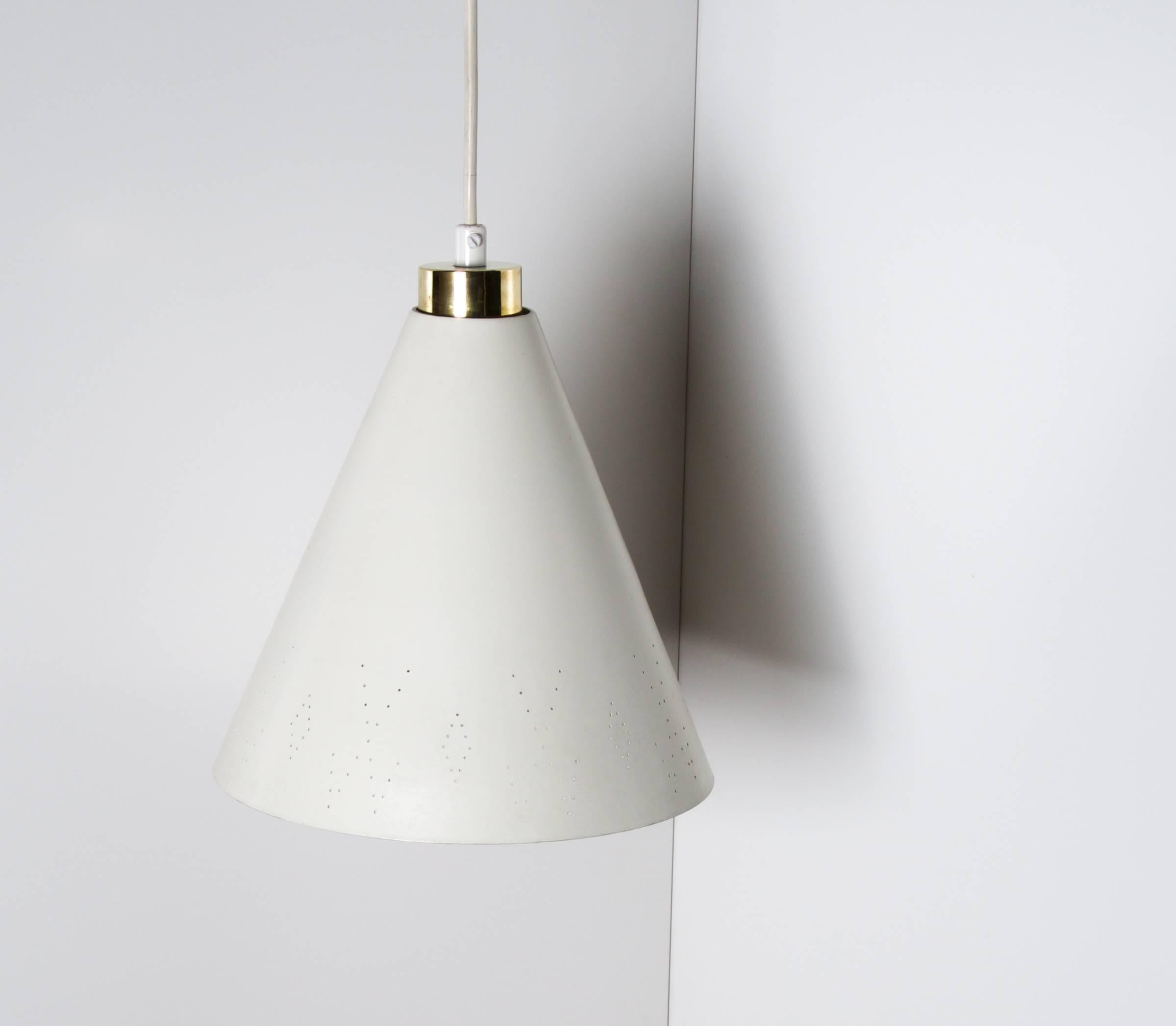 Perforated cone shaped ceiling lamp,

Finland, circa 1940s-early 1950s,
Taito Oy.

Brass and white painted metal.
Shade diameter 25 cm.
Shade height 31 cm.
Adjustable drop.

Literature: Finland House Lighting-catalog, pg.20 (models with
