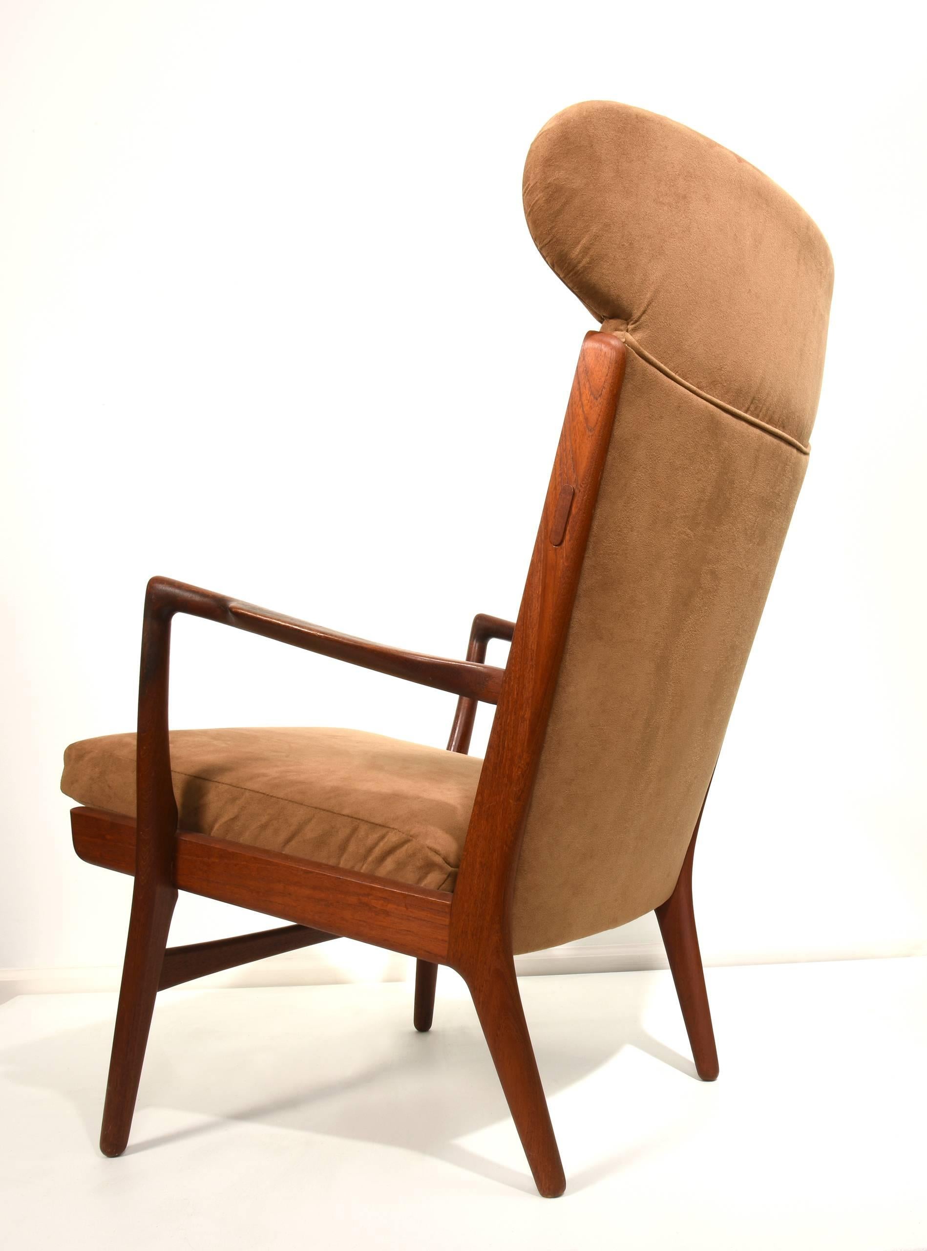 AP-15 highback armchair by Hans J. Wegner for A.P. Stolen

Denmark, 1951
Manufactured by A.P. Stolen

Teak

Measures: 30 D x 28.25 W x 40 H.