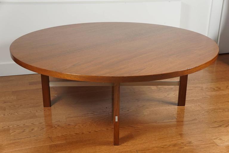 MidCentury, Round Cocktail Table For Sale at 1stDibs