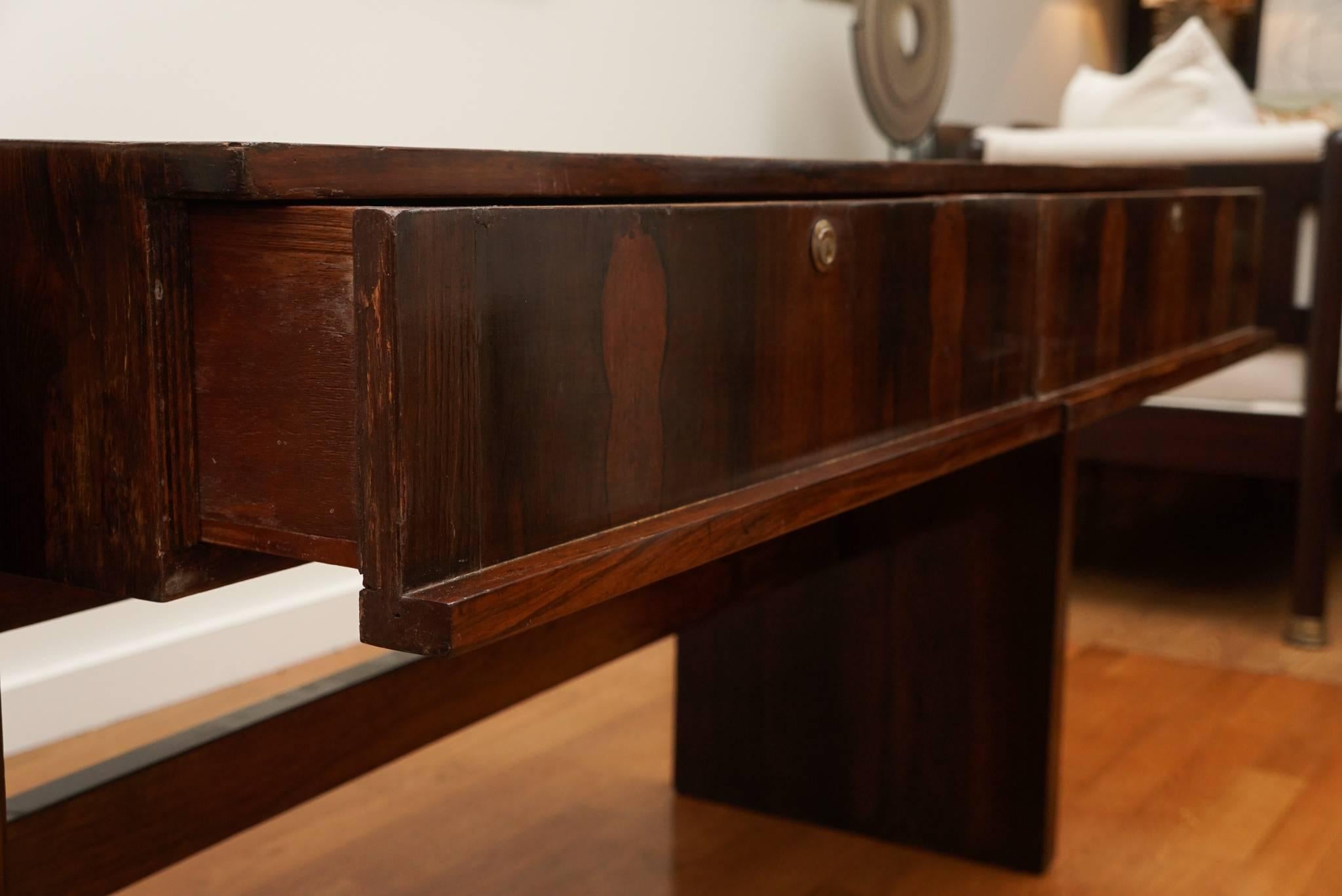 Rosewood Desk in the Manner of Joaquim Tenreiro In Good Condition For Sale In Hudson, NY