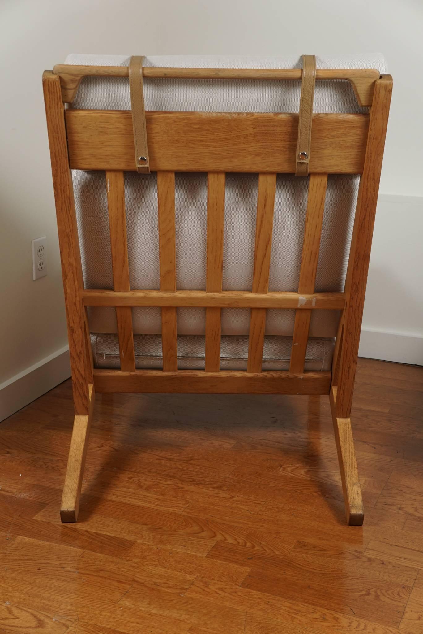 Hans Wegner Classic Oak Lounge Chair In Excellent Condition In Hudson, NY