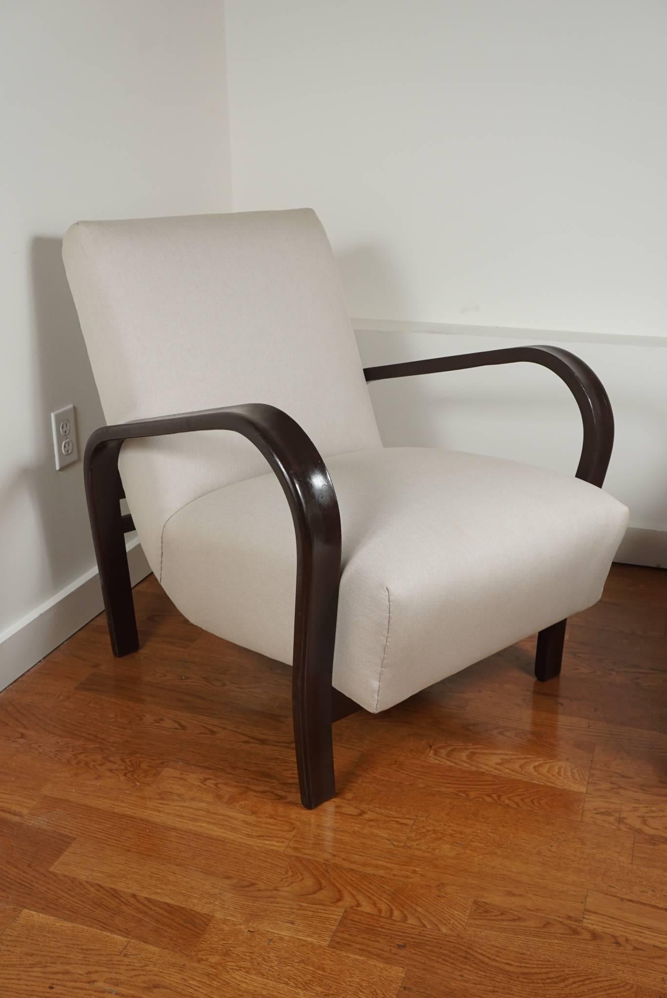 A pair of vintage, ebony wood, armchairs, newly upholstered in our favourite, oatmeal linen fabric.
All set to go!
